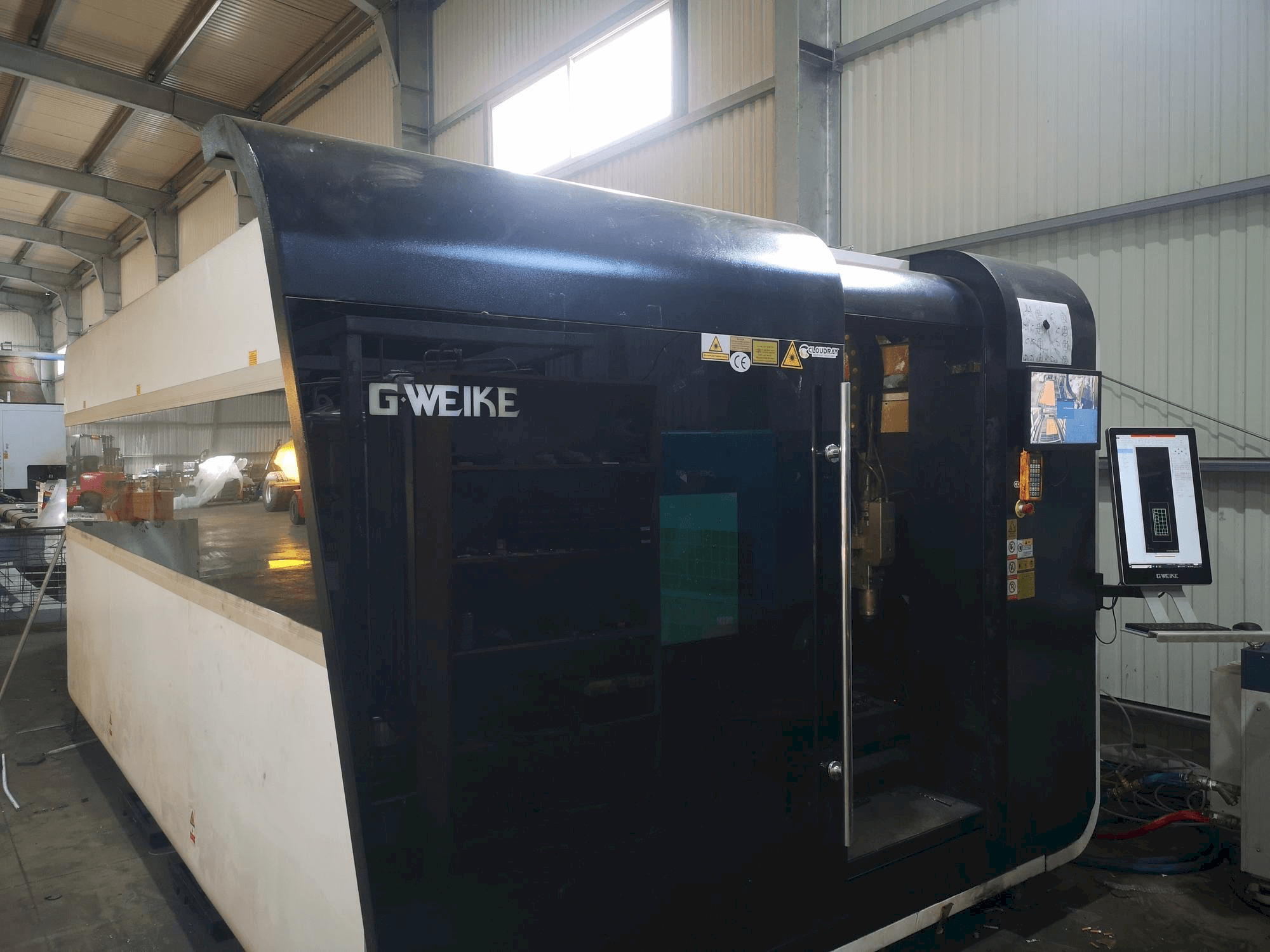 A GWEIKE LF 3015 GA CNC gép elölnézete