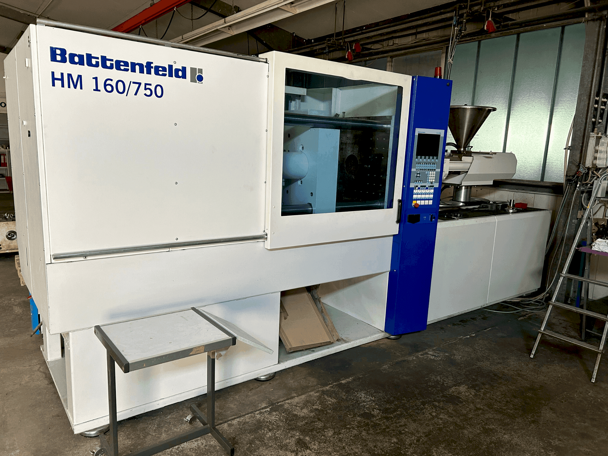 A Battenfeld HM160/750E gép elölnézete