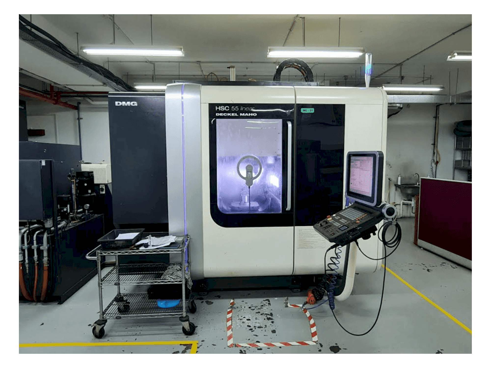 A DECKEL MAHO HSC 55 linear gép elölnézete
