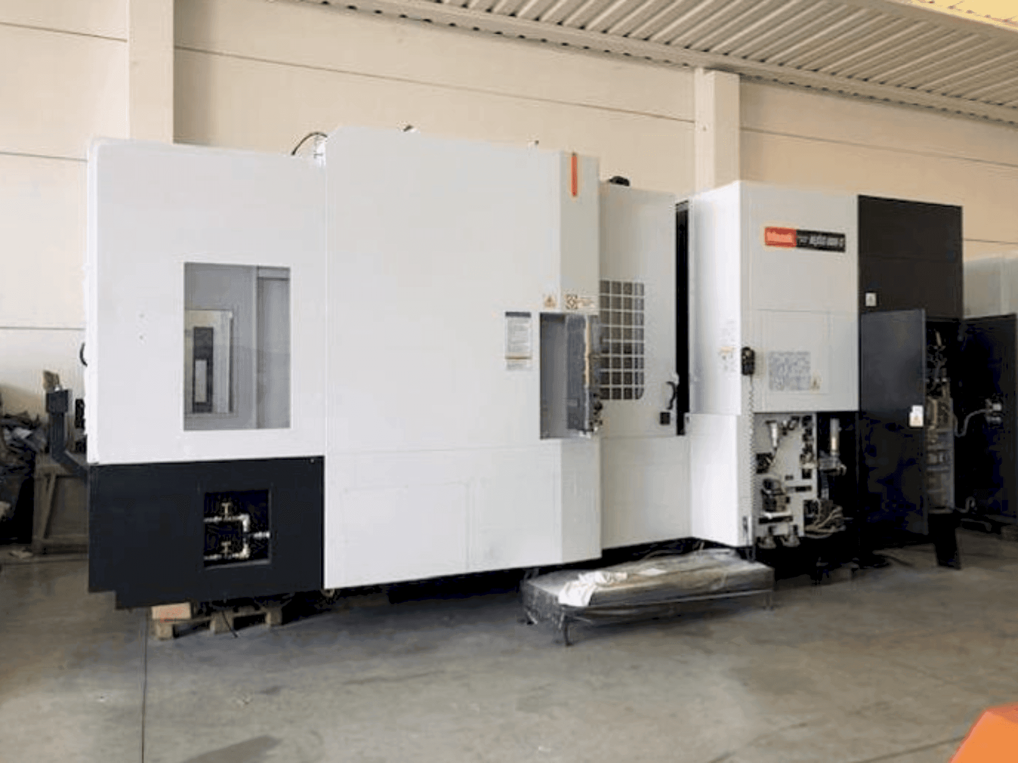 A Mazak HCN-8800 gép elölnézete