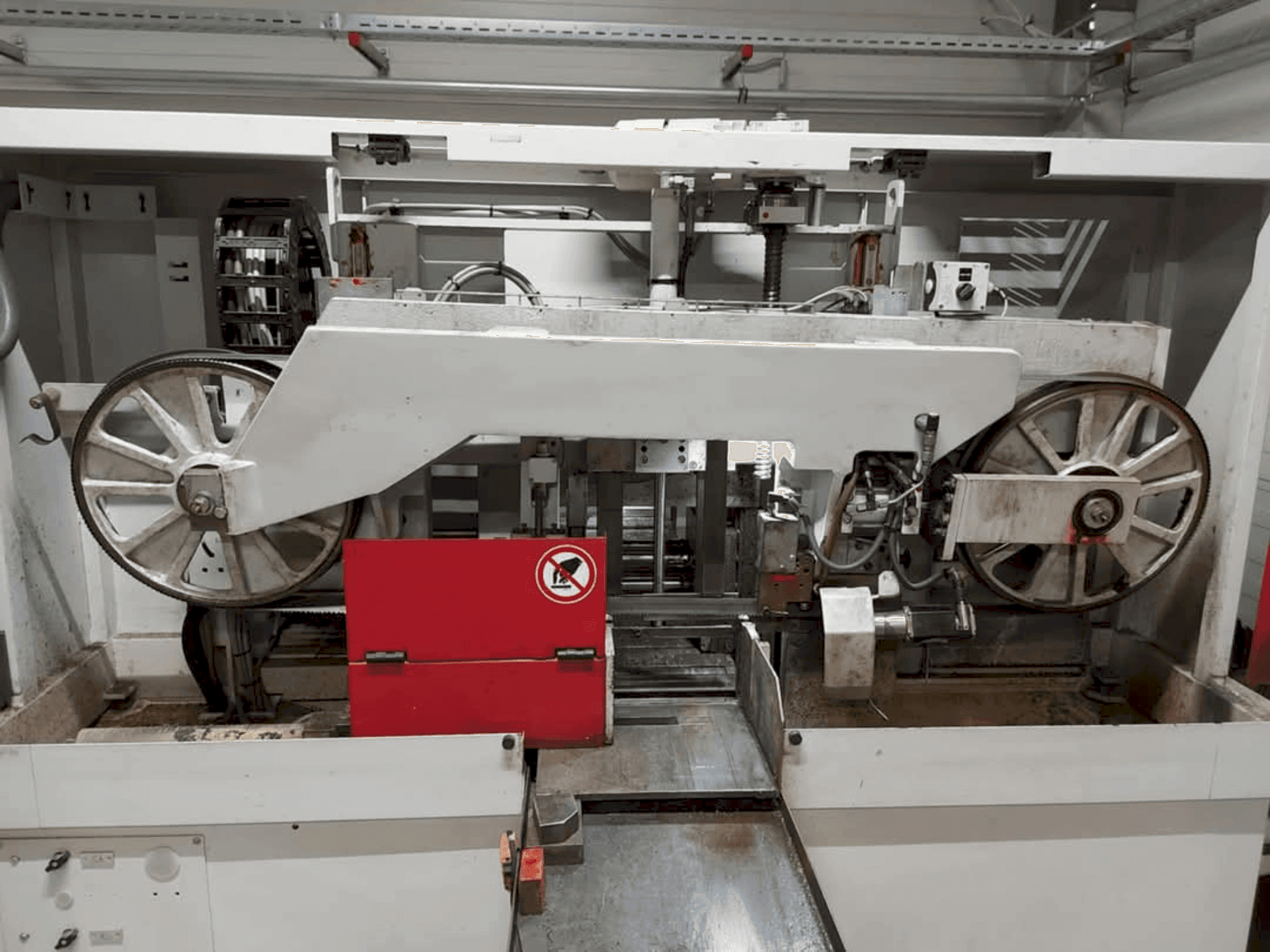 A Behringer HBE 321-A gép elölnézete