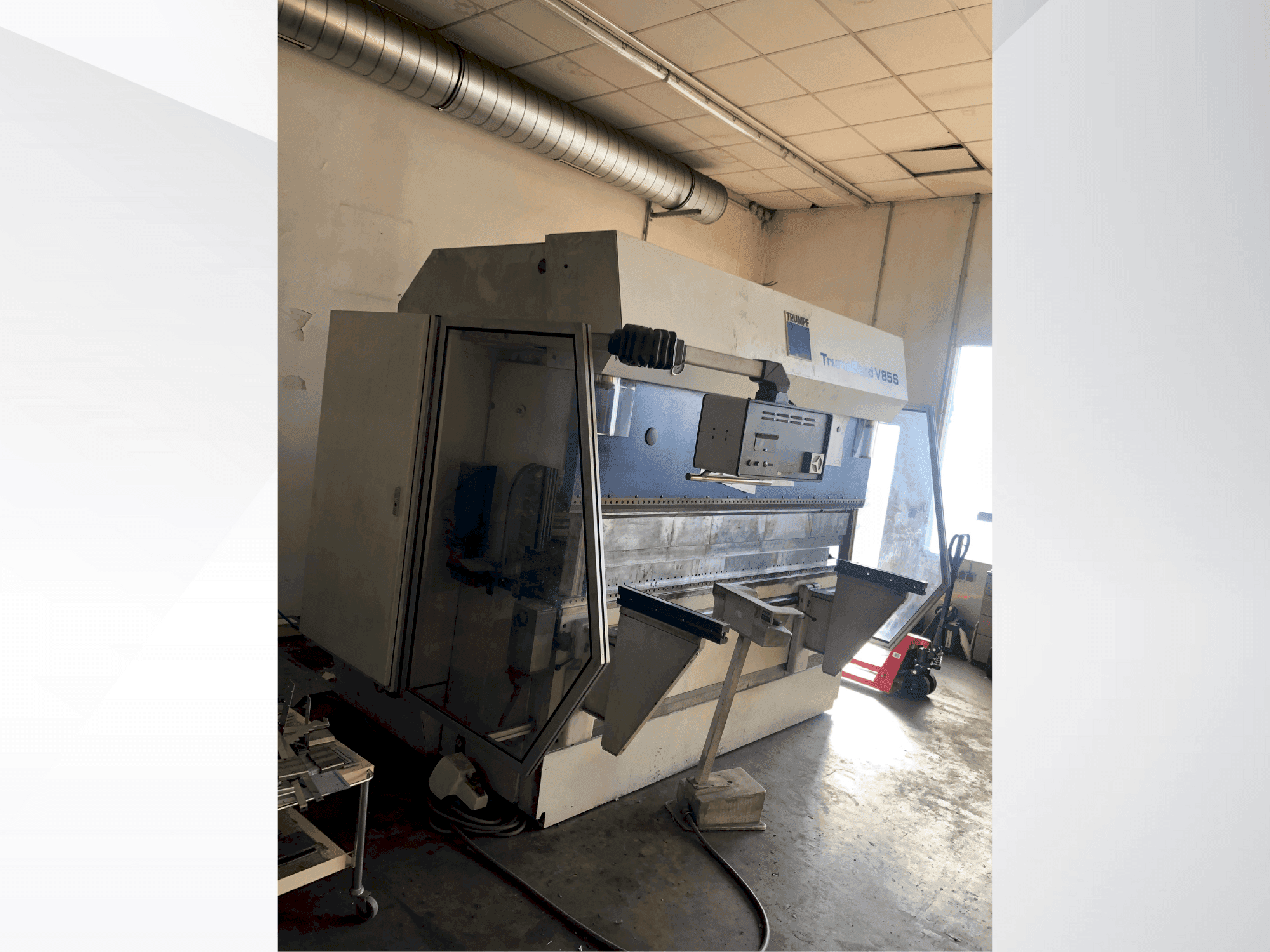 A TRUMPF TrumaBend V85S gép elölnézete