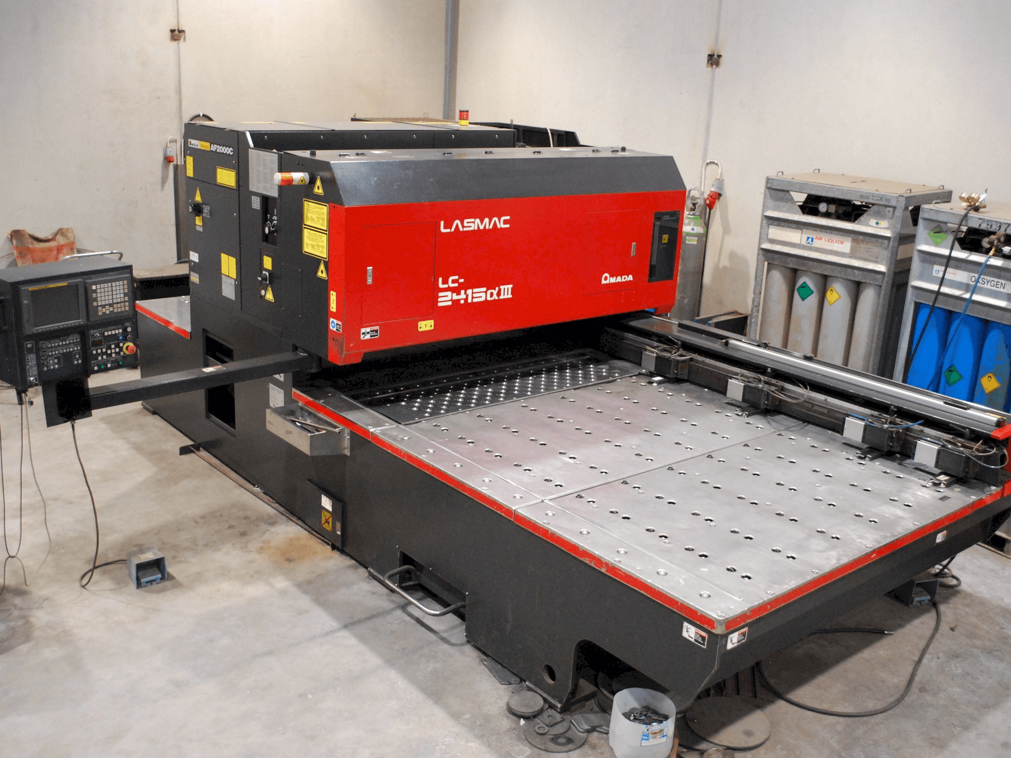 A AMADA LC 2415 Alpha III gép elölnézete