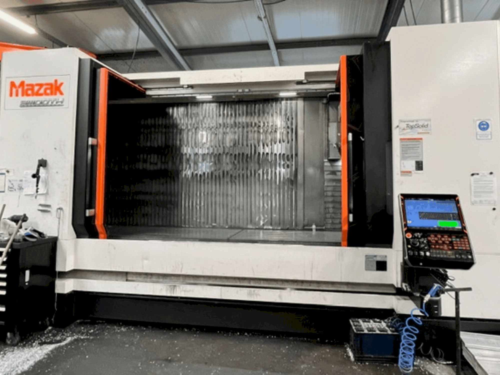 A Mazak VTC 800 gép elölnézete