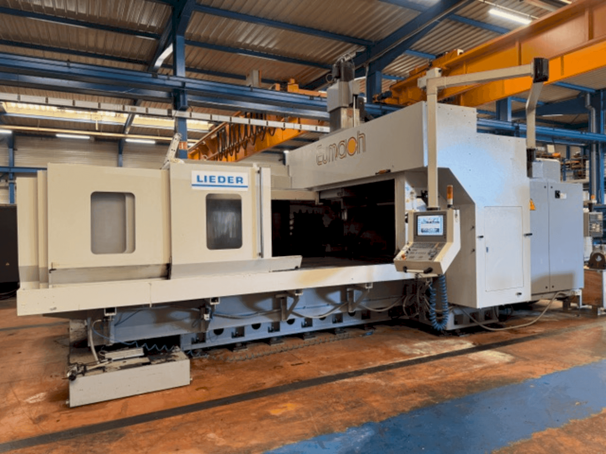 A Eumach DVM-3021 gép elölnézete