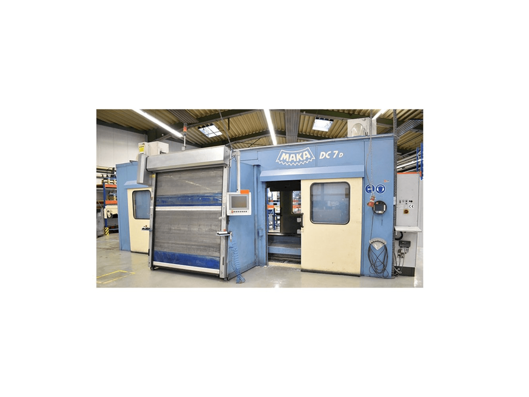 A MAKA DC 7 D gép elölnézete