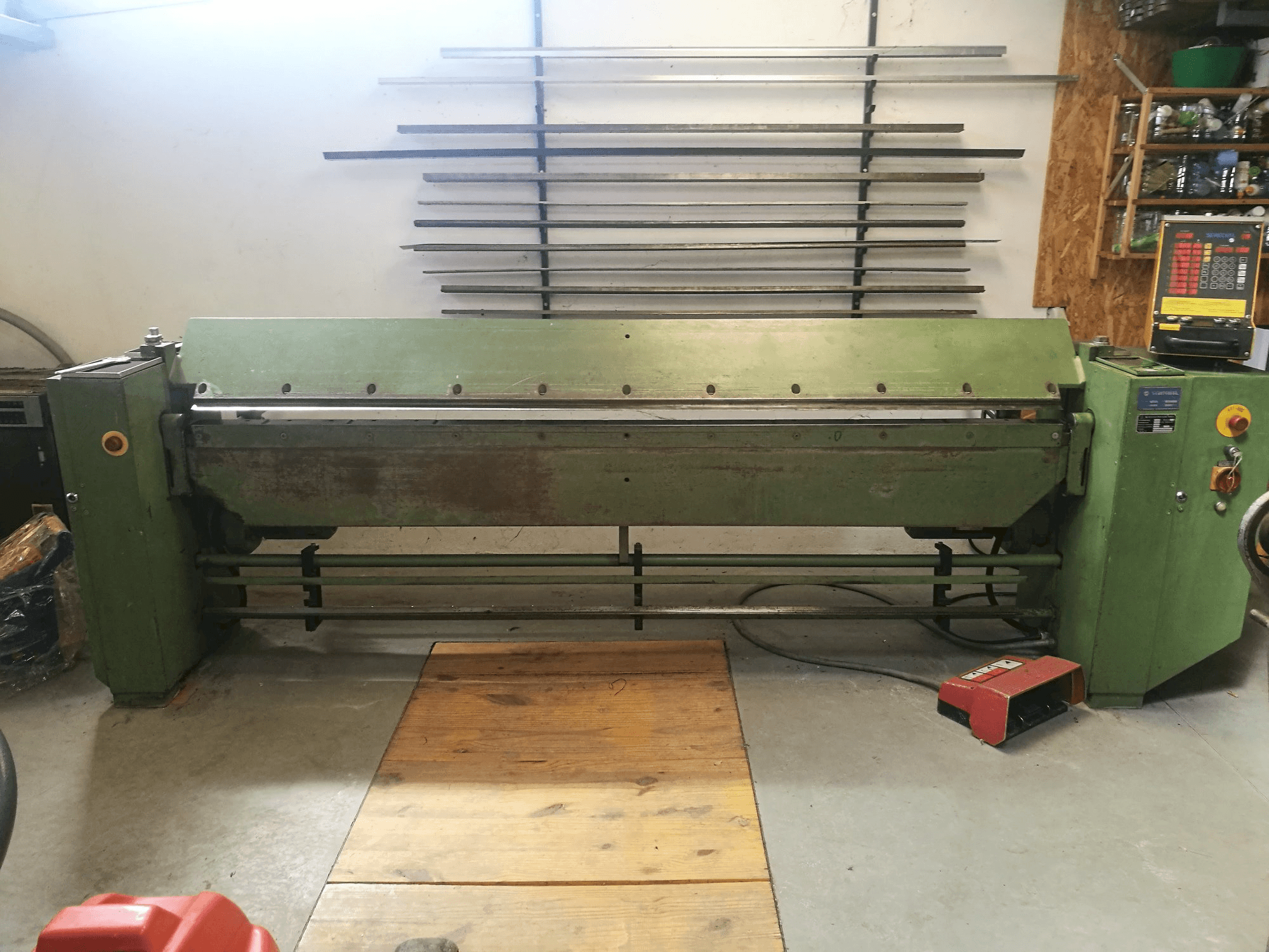 A Schechtl MA 250/8 gép oldalnézete