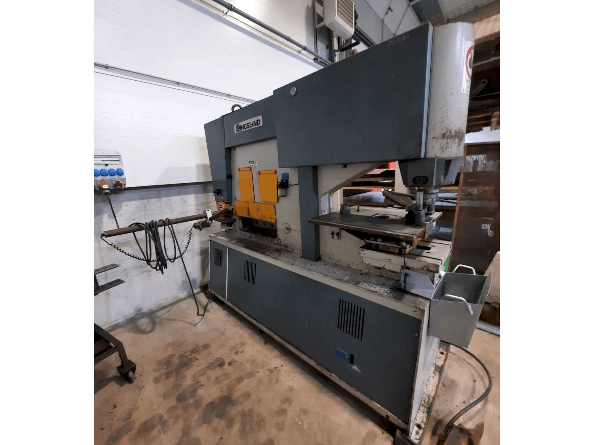 A HACO-KINGSLAND MULTI 125 gép elölnézete