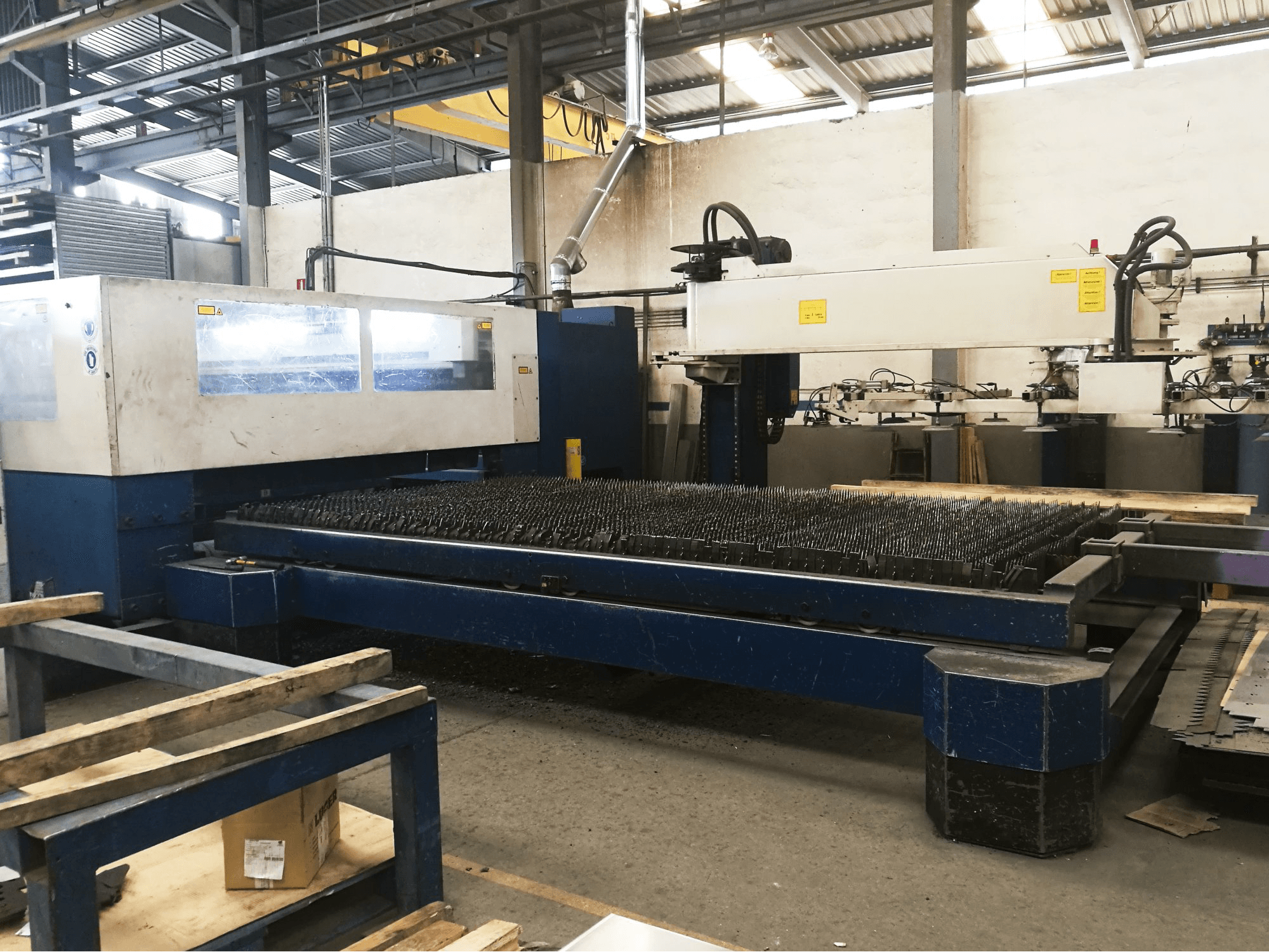 A Trumpf Trumatic L4030 gép bal oldali nézete