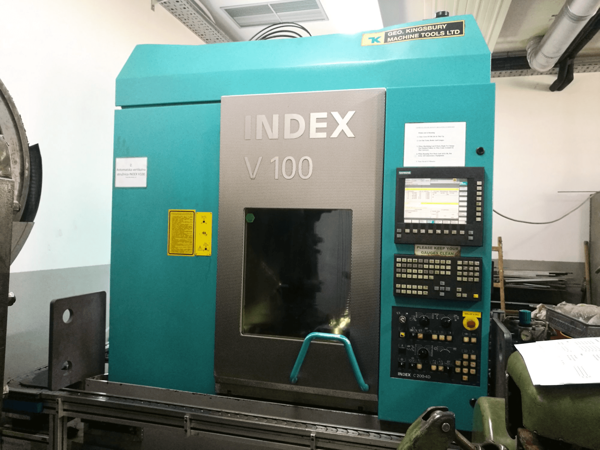 A Index V100 gép elölnézete