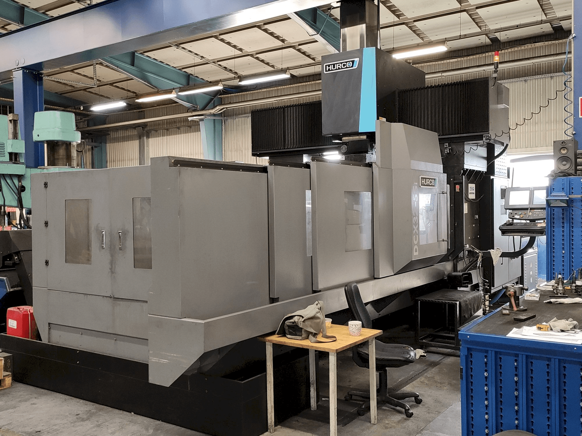 A Hurco DCX32-5Si gép elölnézete