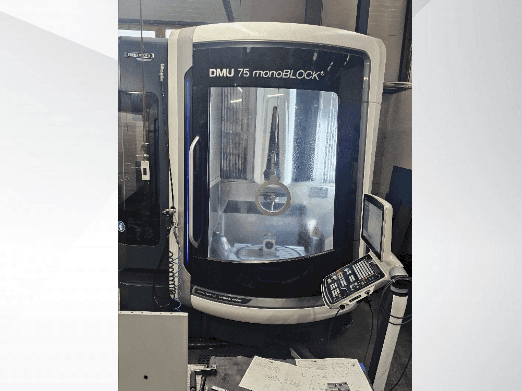 A DMG MORI DMU 75 monoBlock gép elölnézete