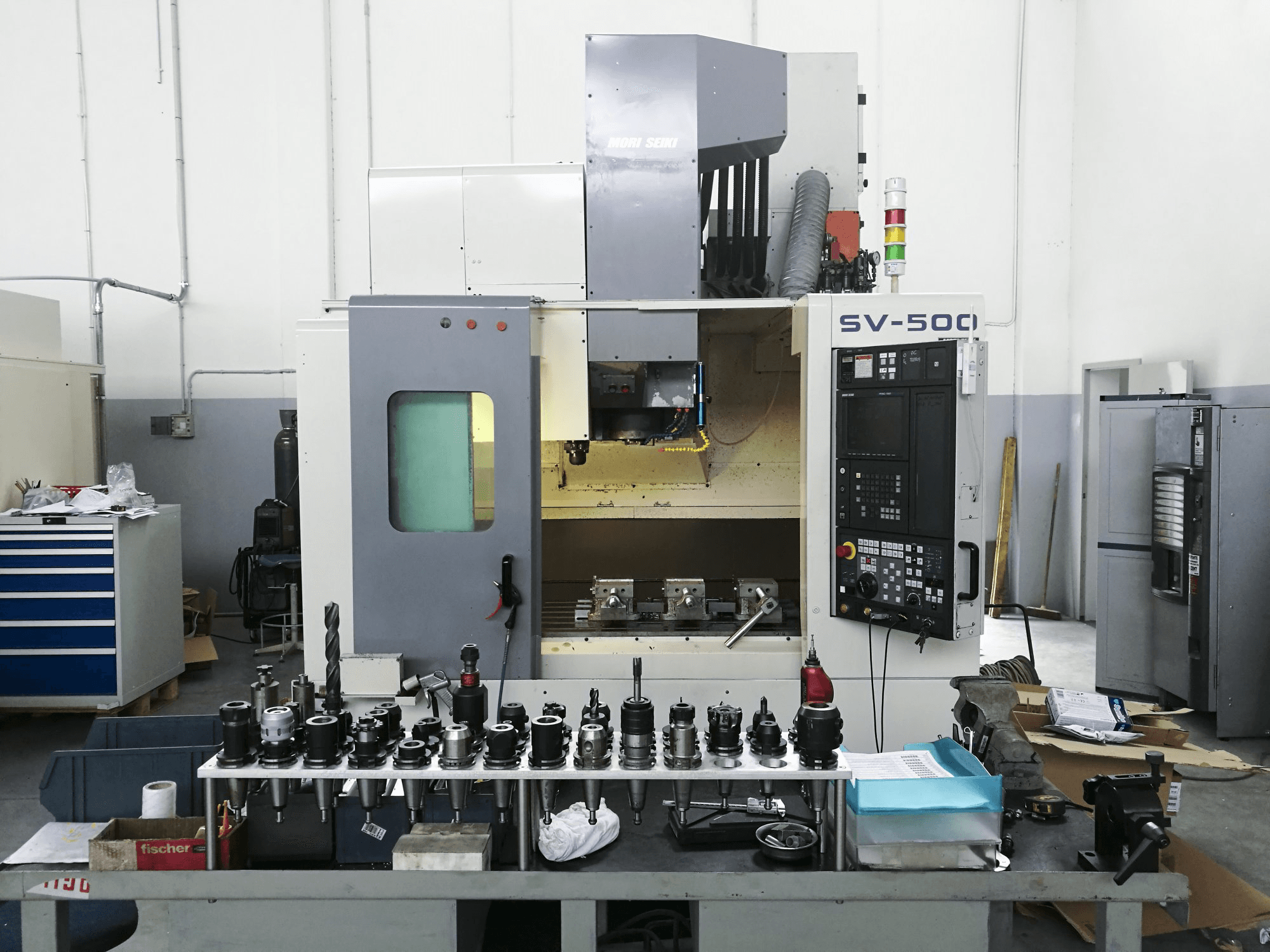A MORI SEIKI SV-500 gép elölnézete