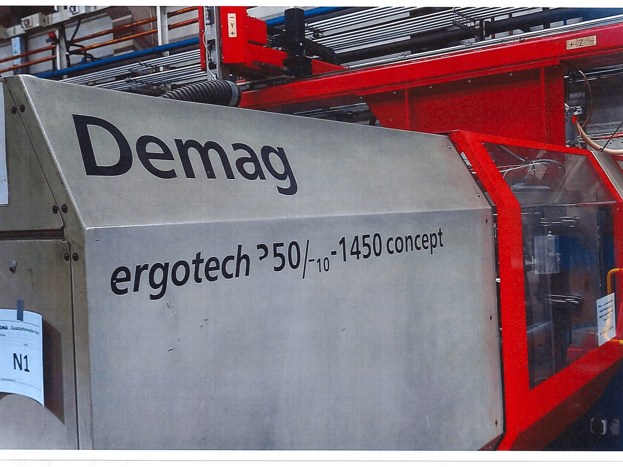 A DEMAG ergotech 350/710-1450 concept gép elölnézete