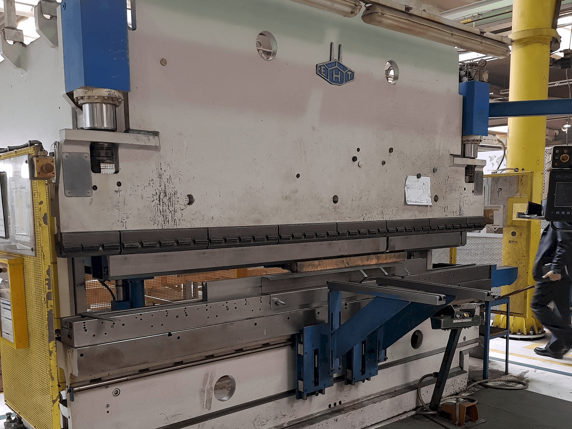 A EHT EHPS 11-35 gép oldalnézete