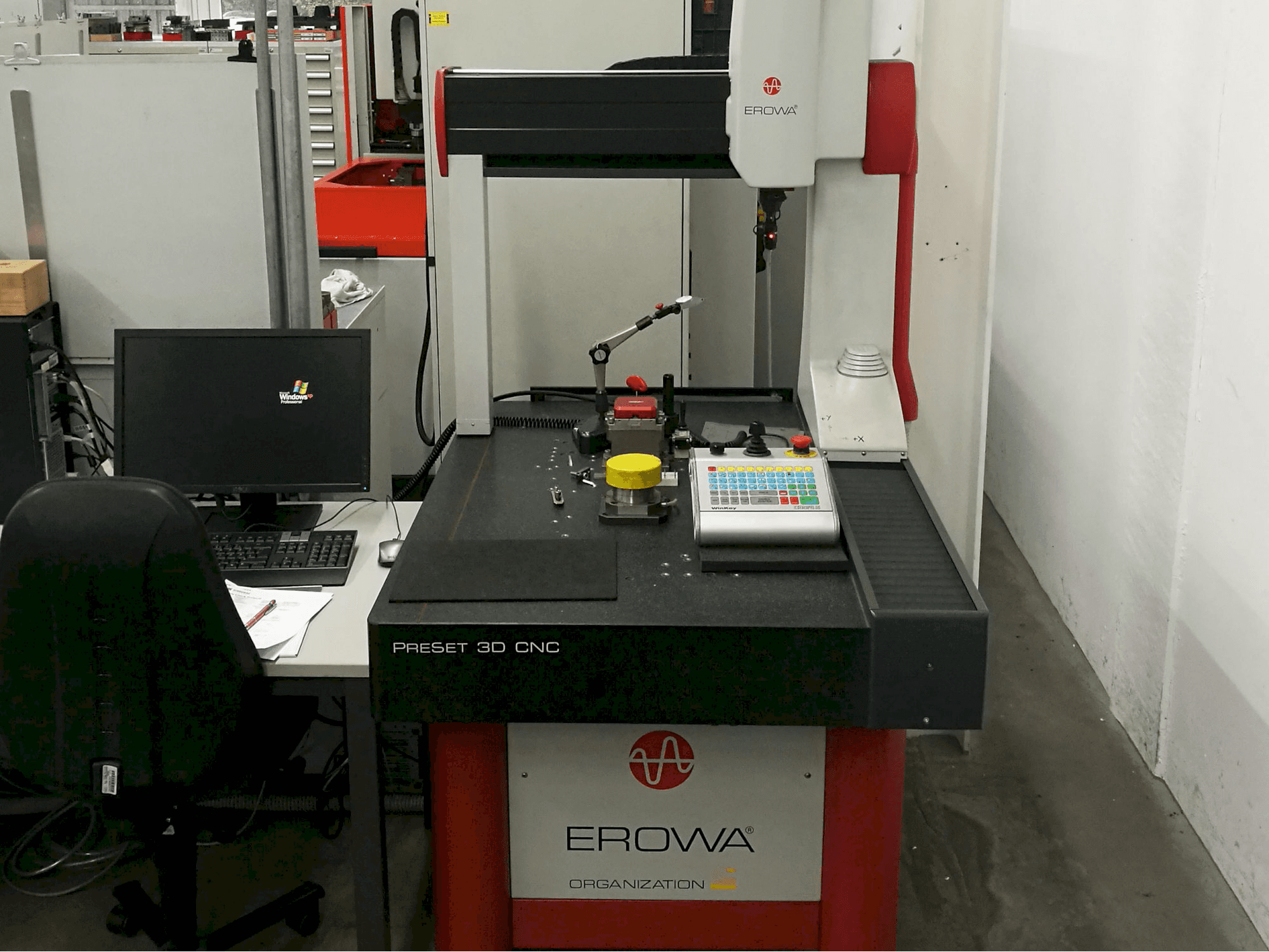 A EROWA PreSet 3D CNC gép elölnézete