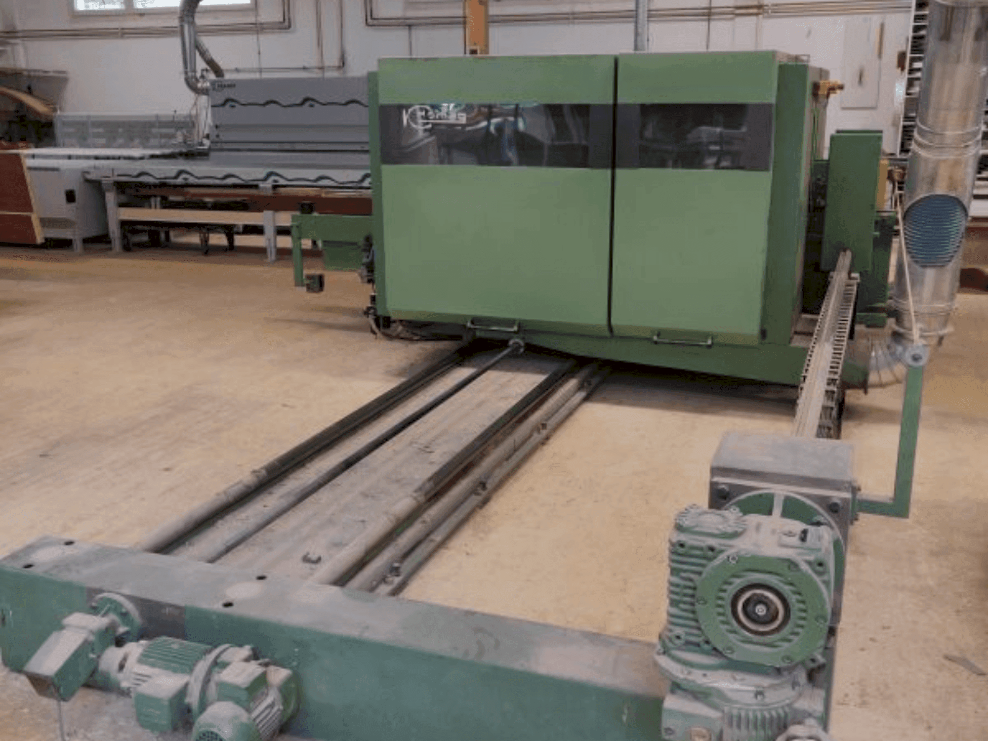 A HOMAG WEINMANN FLO 23 gép elölnézete