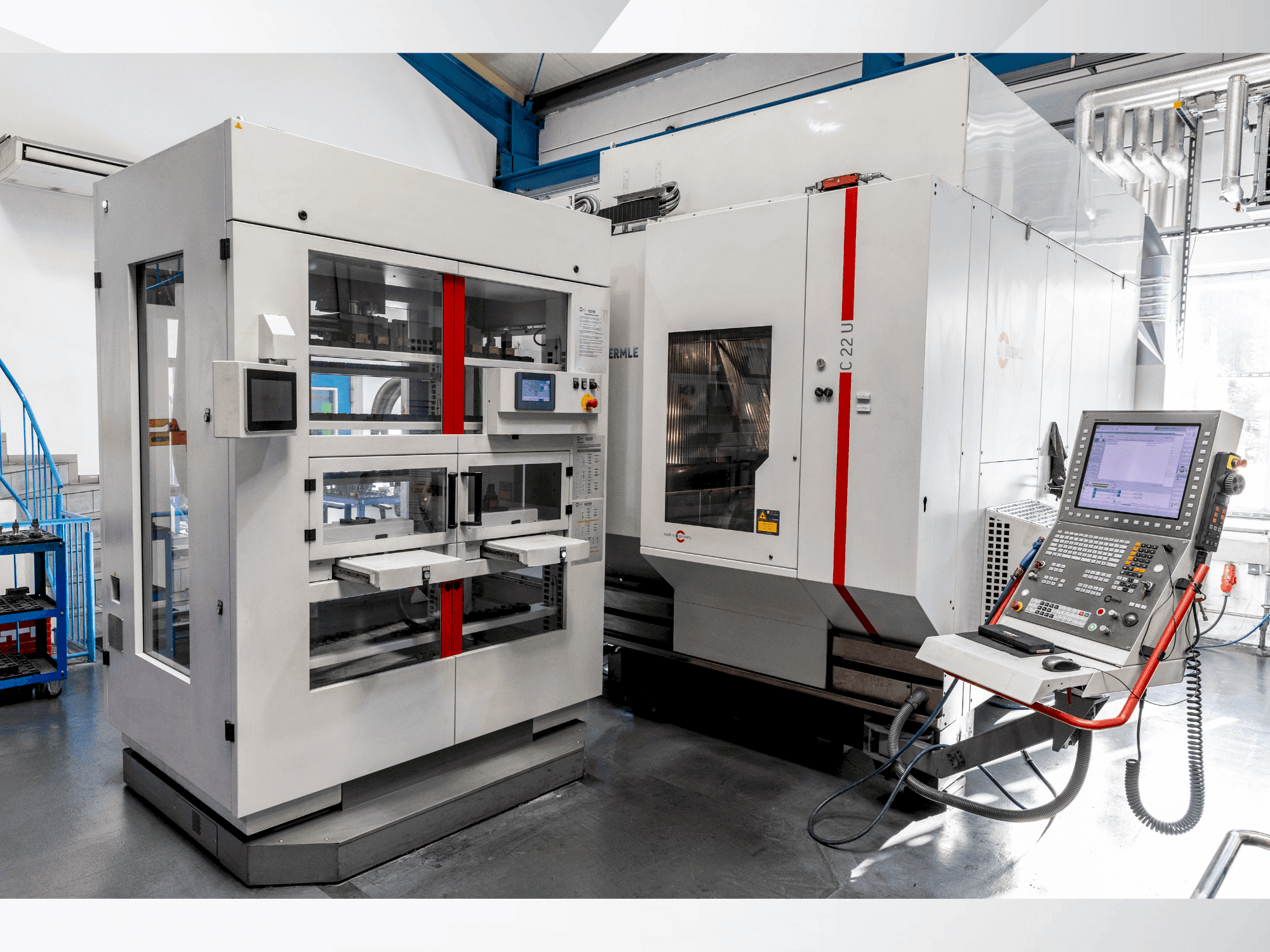 A HERMLE C22 with handling system IH30 gép elölnézete