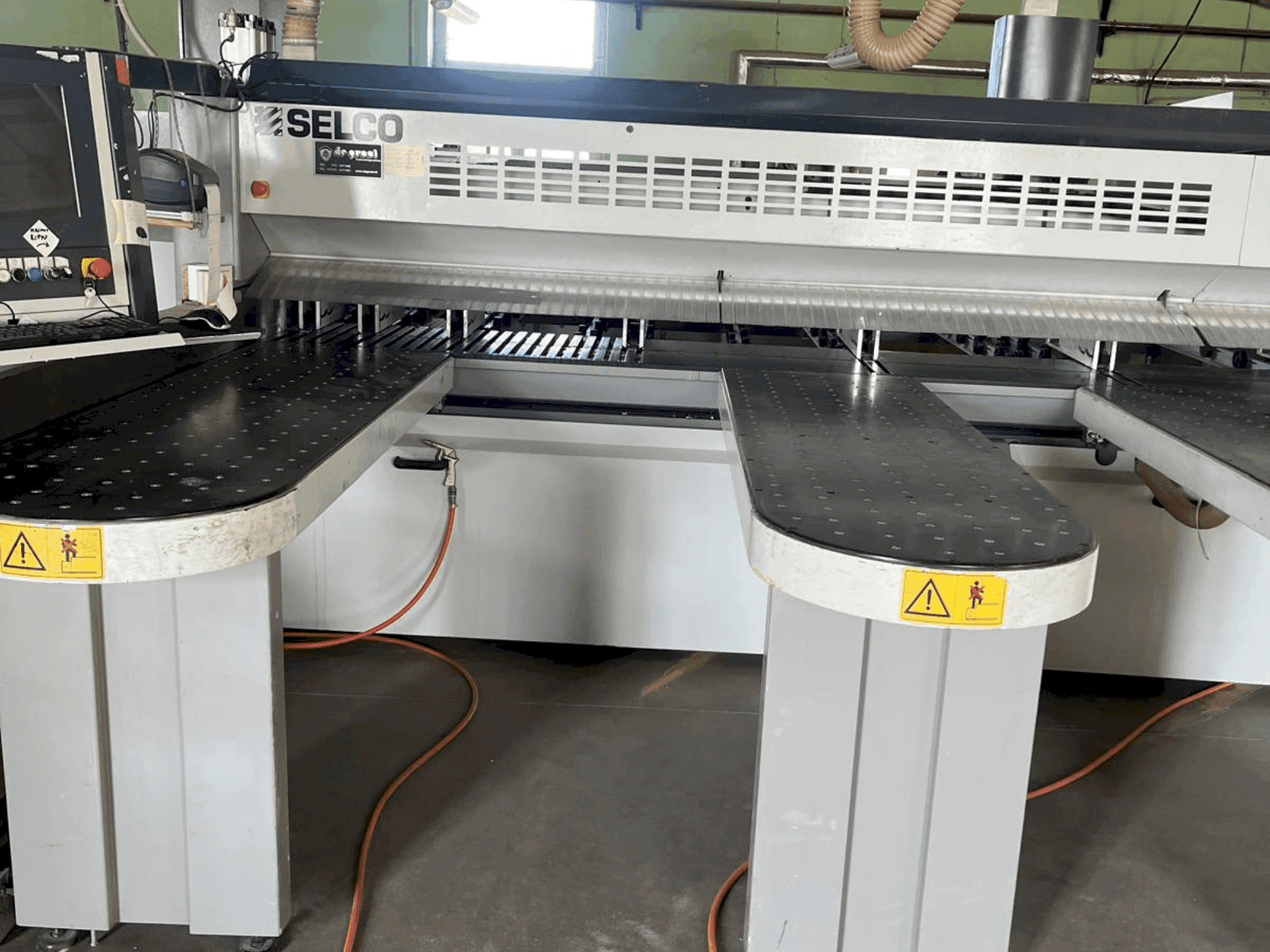 A SELCO WN750 gép elölnézete