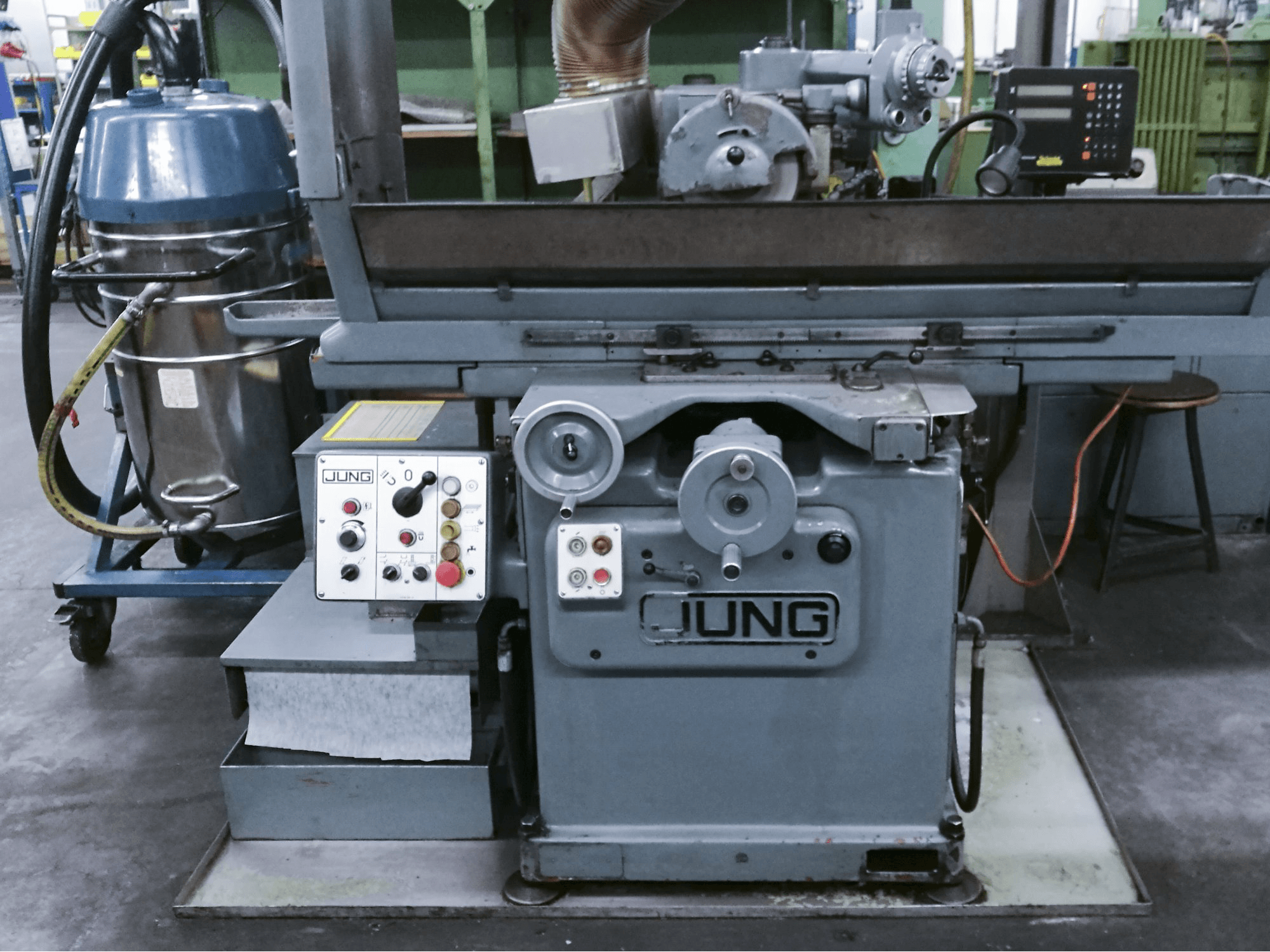 A JUNG HF 50 RD gép elölnézete