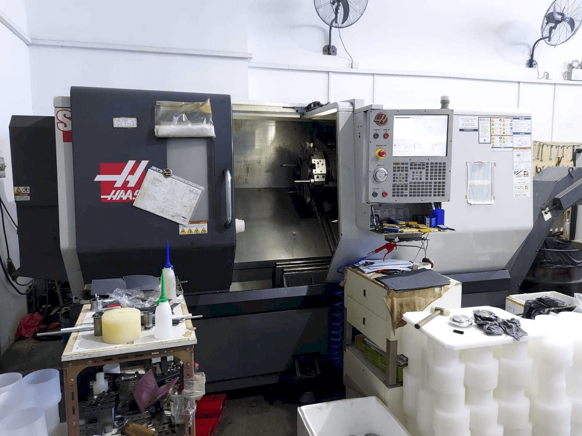 A HAAS ST-30 gép elölnézete