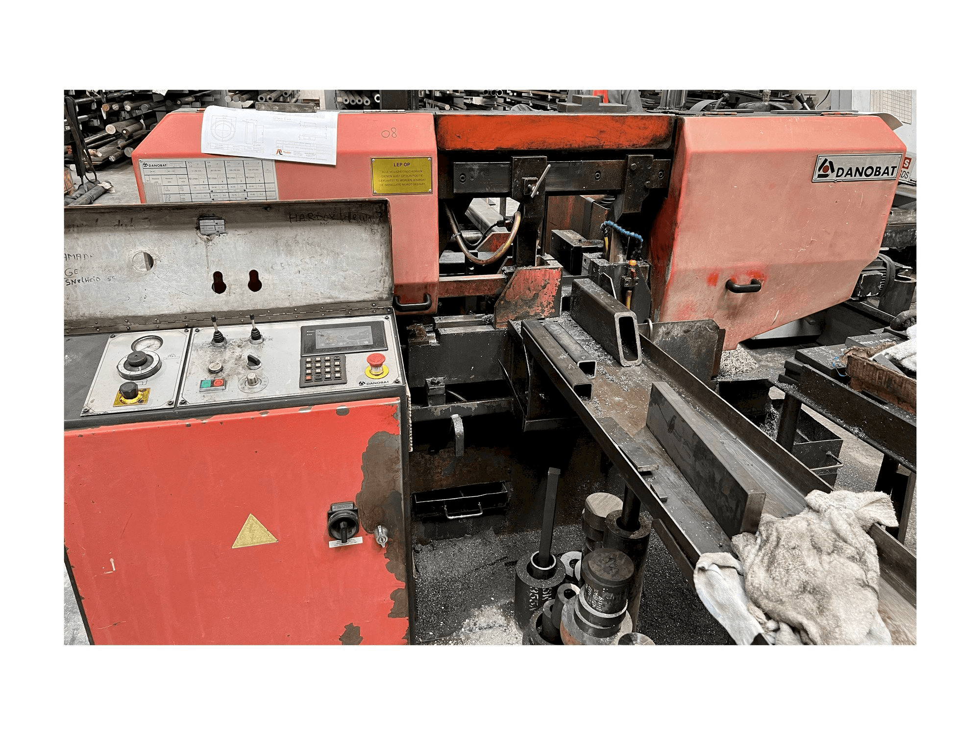 A DANOBAT CR 260 AF CN gép elölnézete