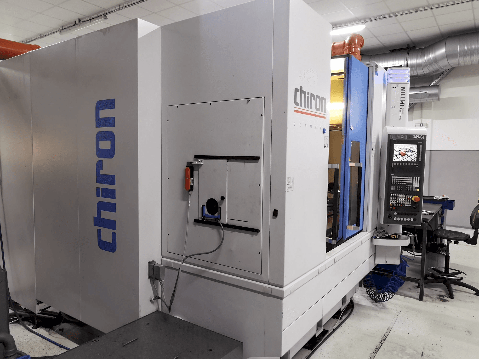 A CHIRON MILL 800 gép elölnézete