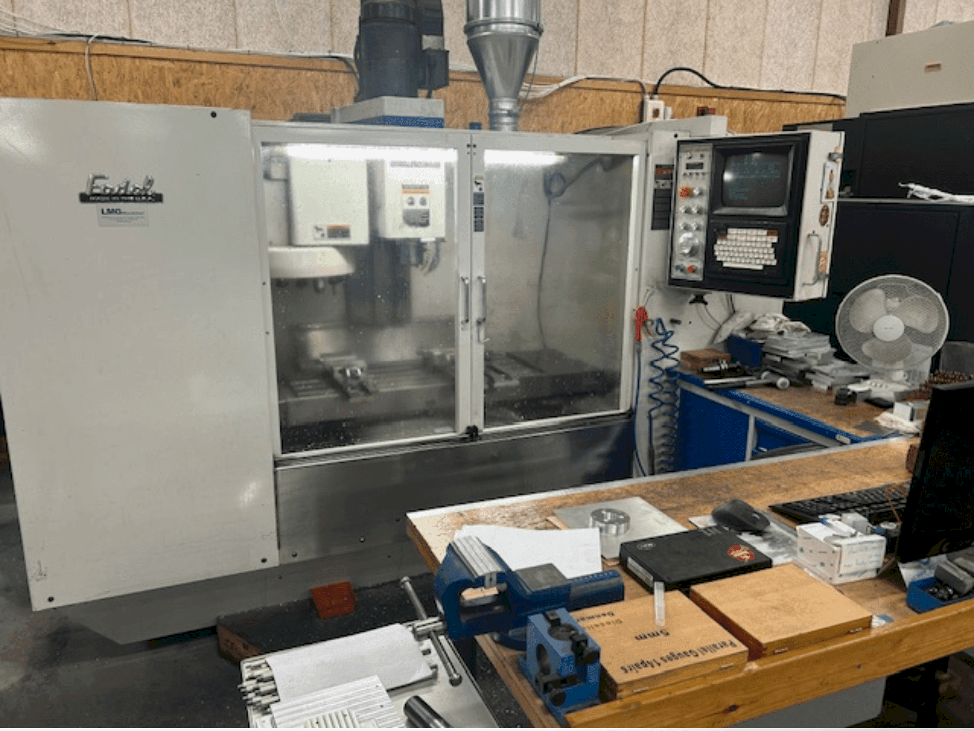 A FADAL 906-1 gép elölnézete