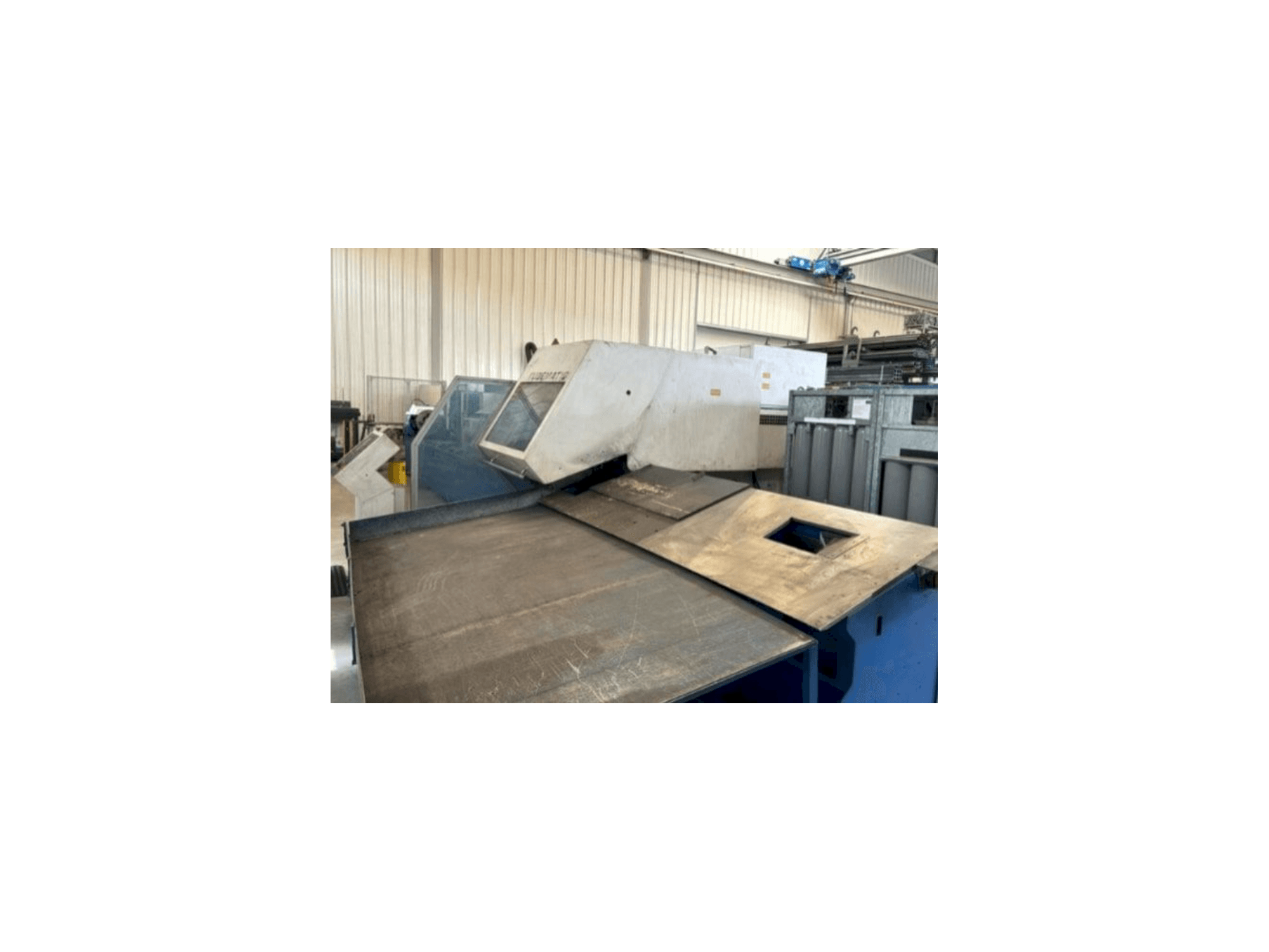 A TRUMPF TRUMATIC TLF 2700TM gép elölnézete