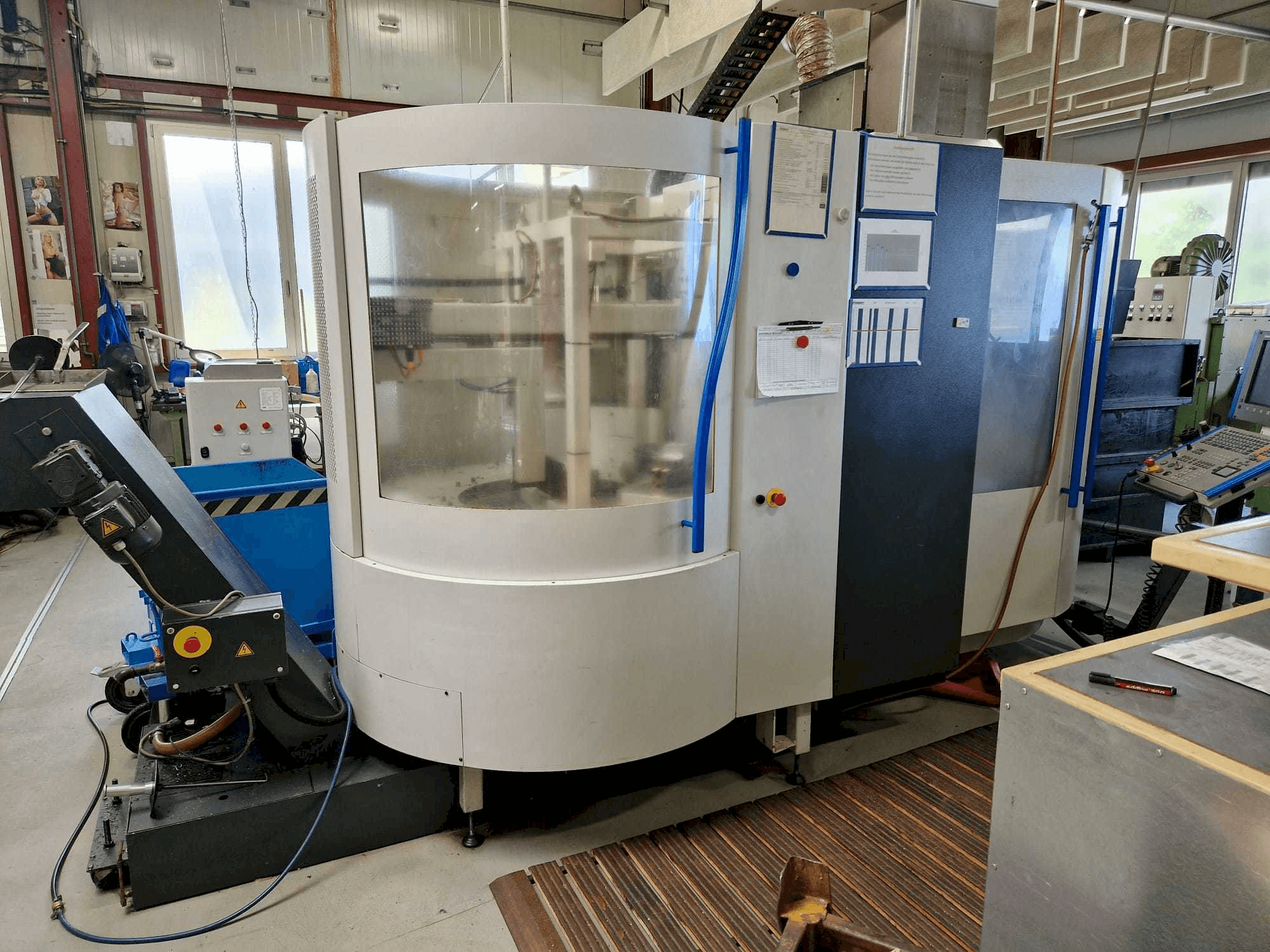 A MIKRON UCP600 Vario gép elölnézete