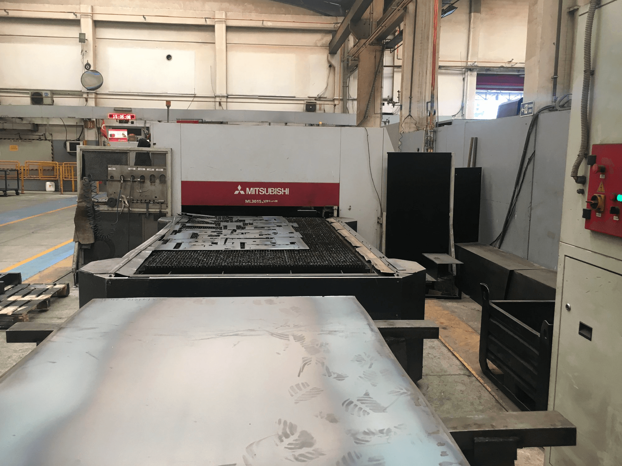 A Mitsubishi Electric ML3015LV PLUS II gép elölnézete