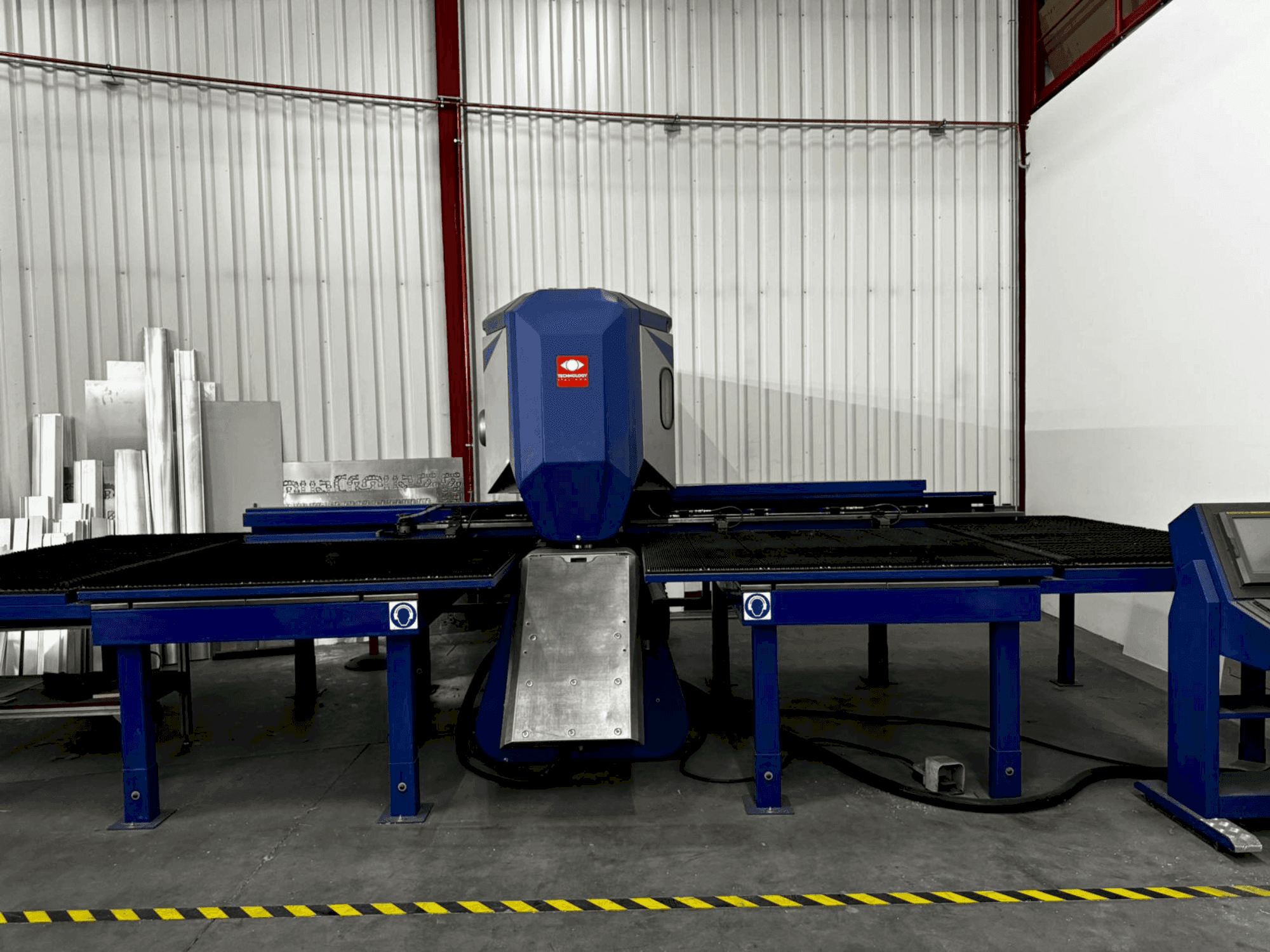 A TECHNOLOGY Tecnotransfer 1500x3000 gép elölnézete