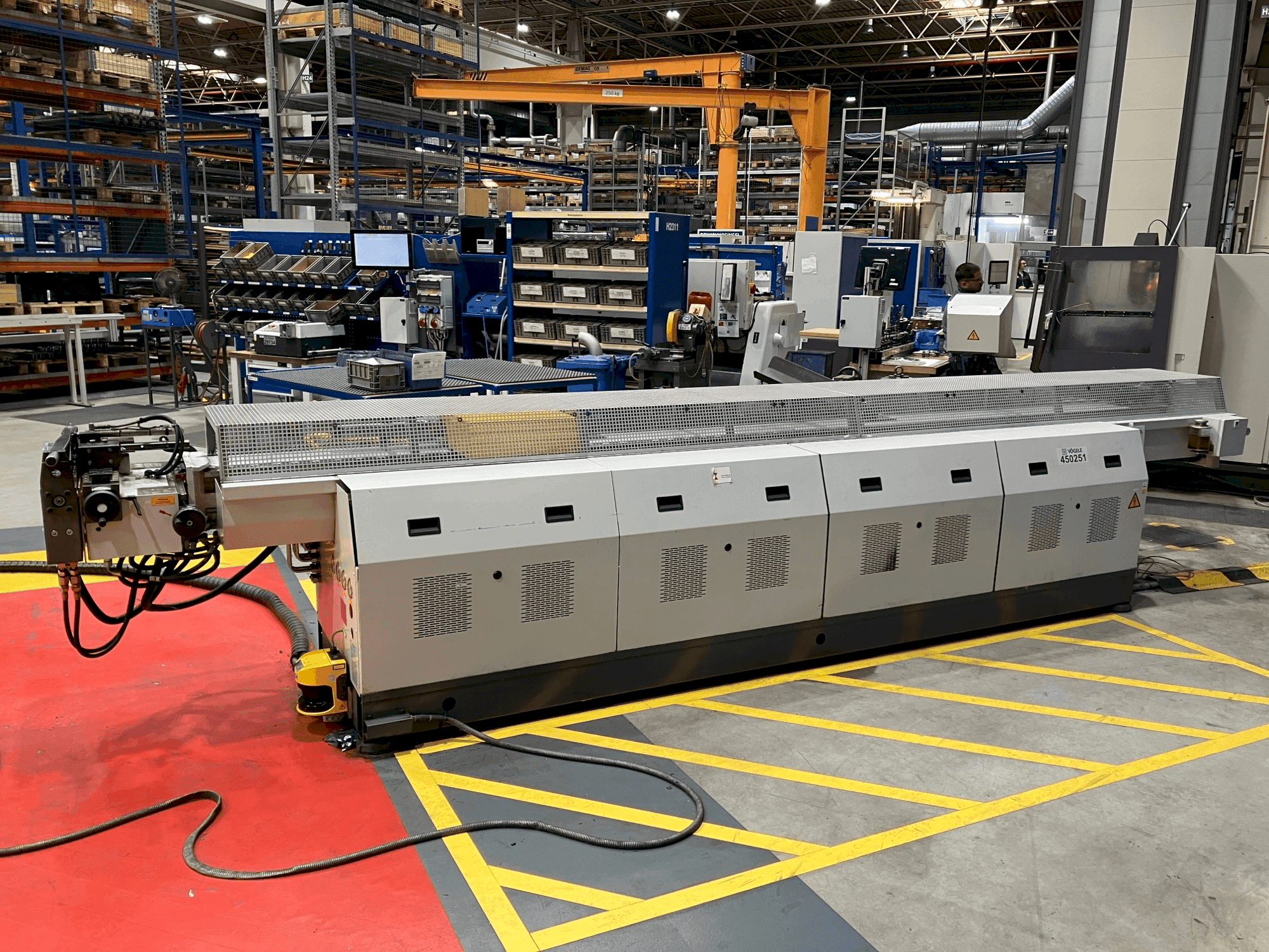 A TRACTO-TECHNIK Tubotron 30 CNC gép elölnézete