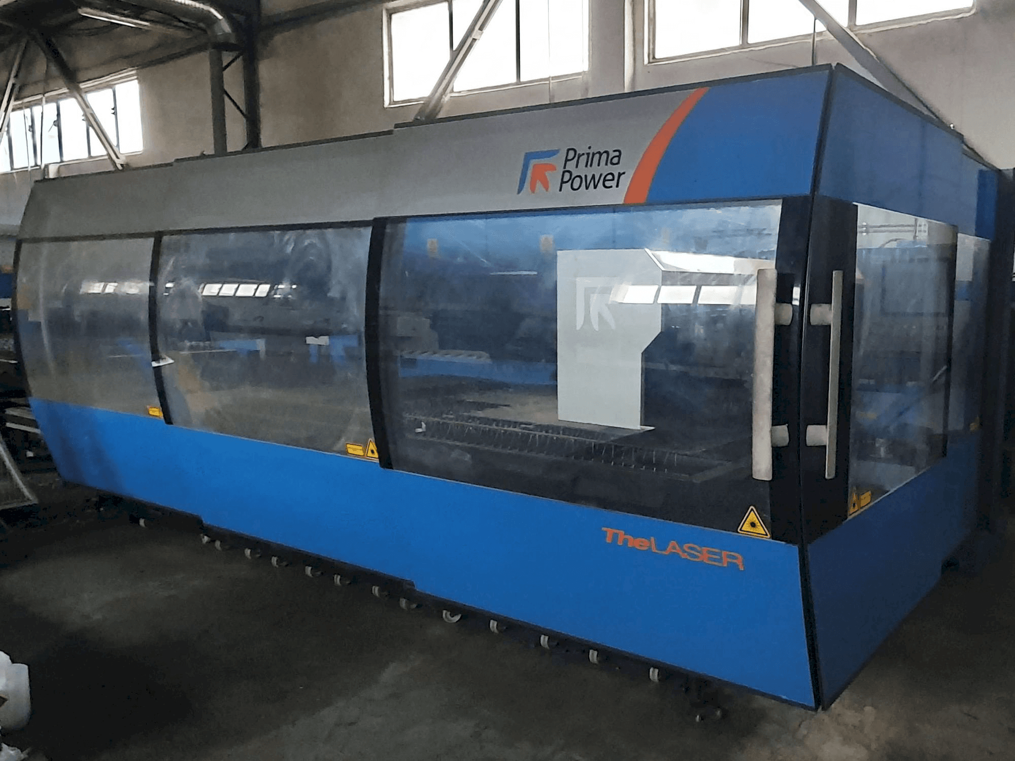 A Prima Power Platino 1530 gép elölnézete