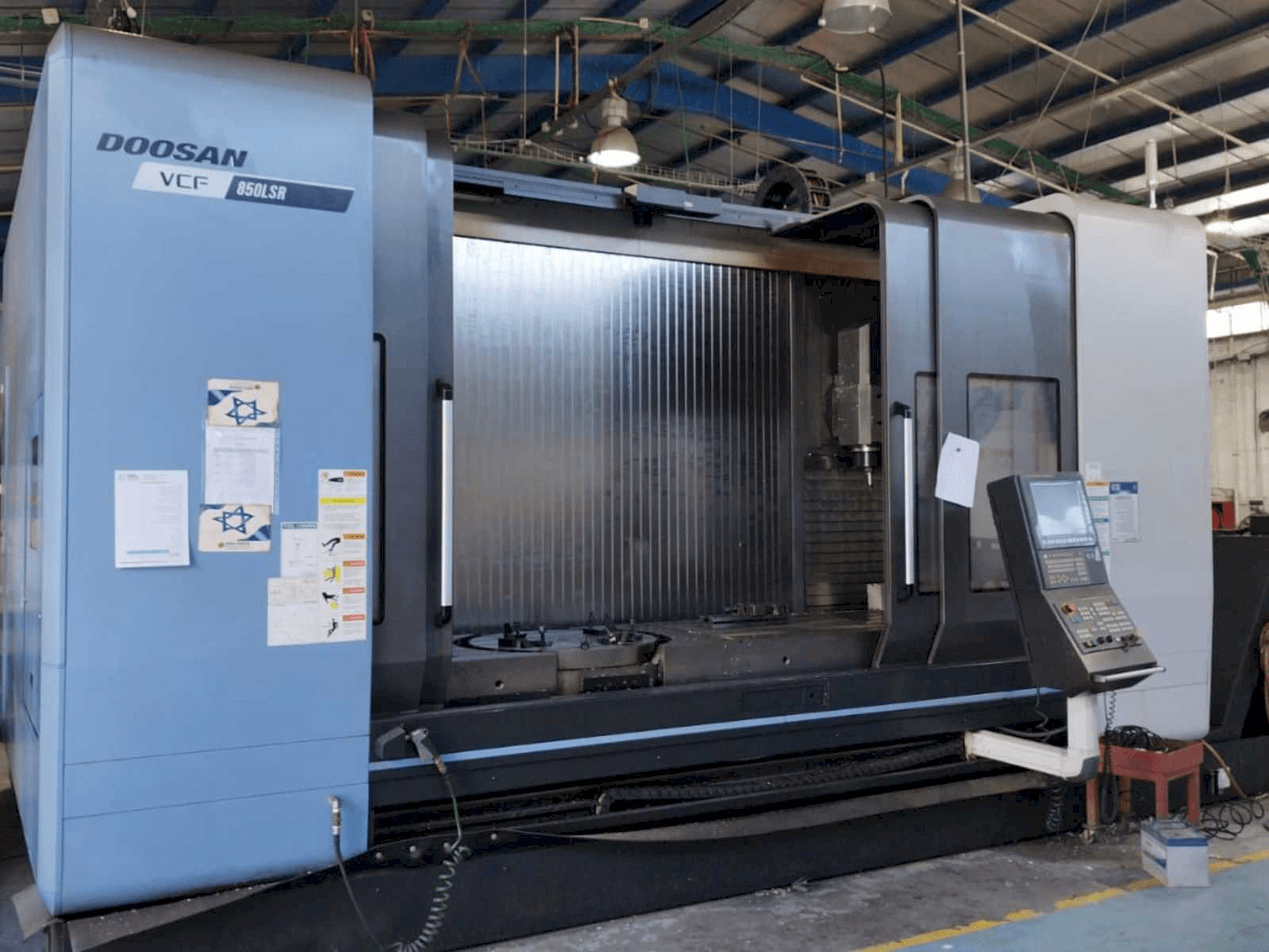 A Doosan VCF 850LSR gép elölnézete