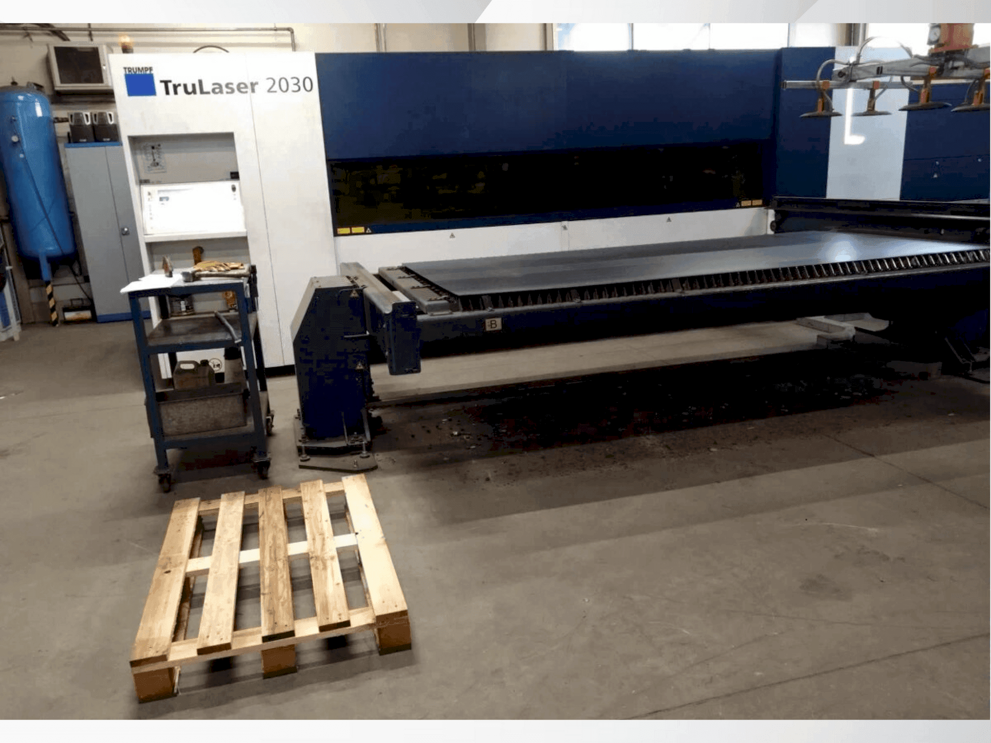 A TRUMPF TruLaser 2030 Fiber gép elölnézete