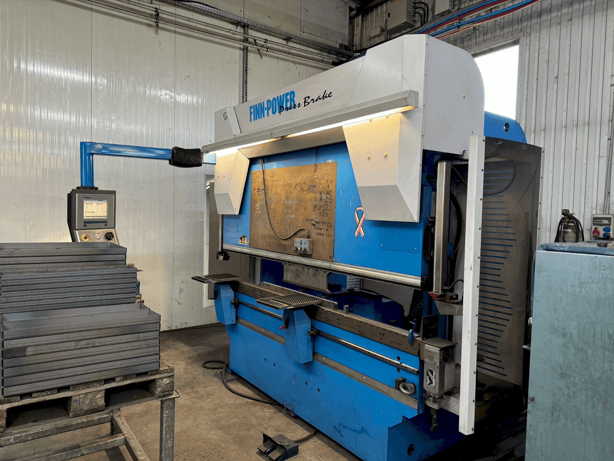 A Finn-Power B80.2550 gép elölnézete