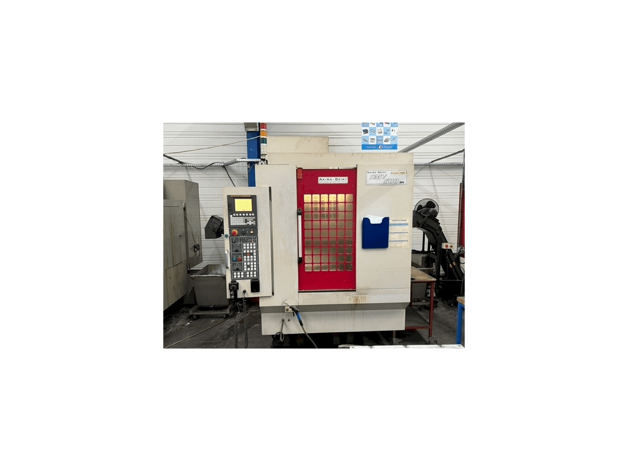 A Akira Seiki RMV500 APC gép elölnézete