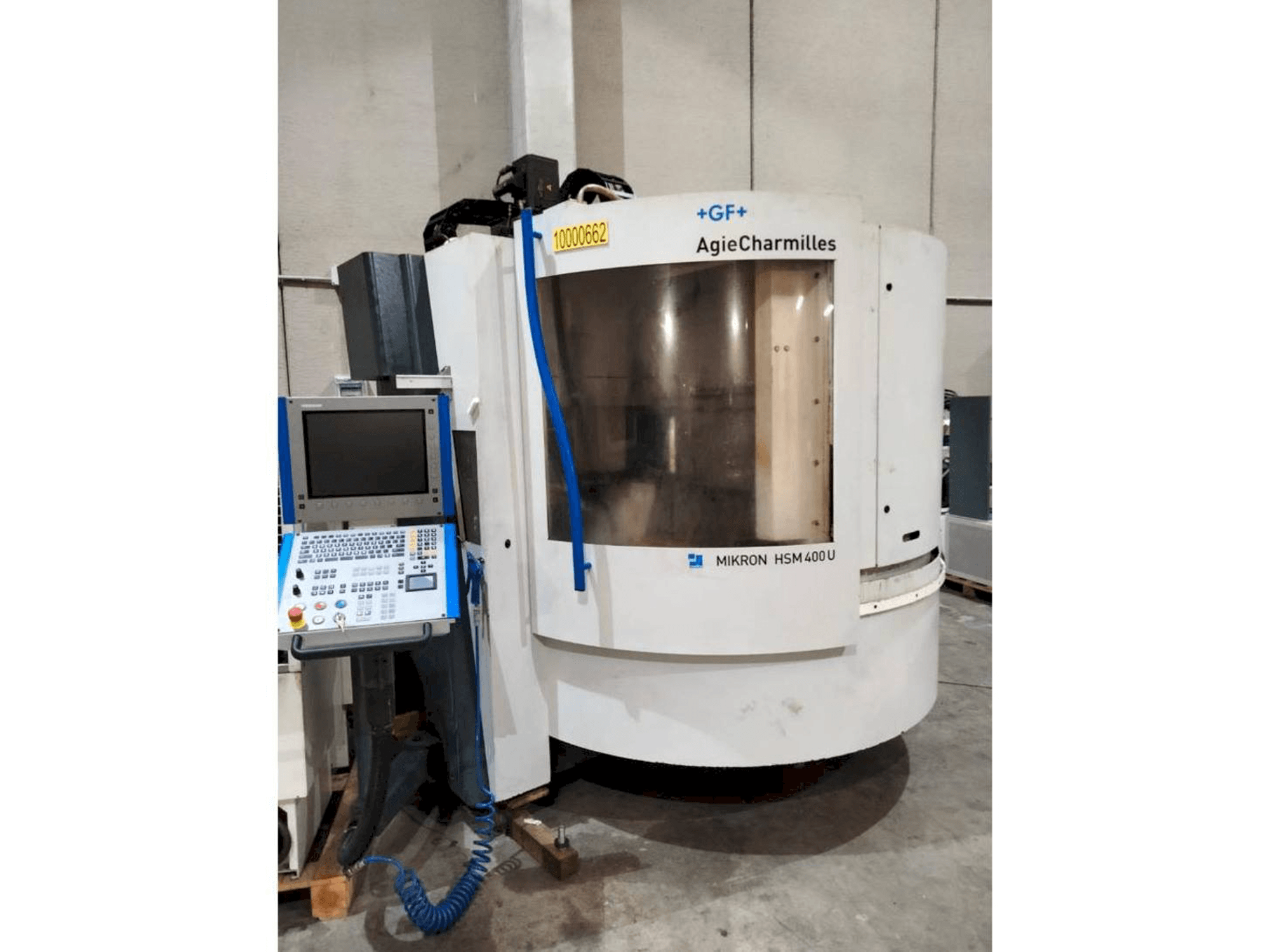 A MIKRON HSM 400 U gép elölnézete