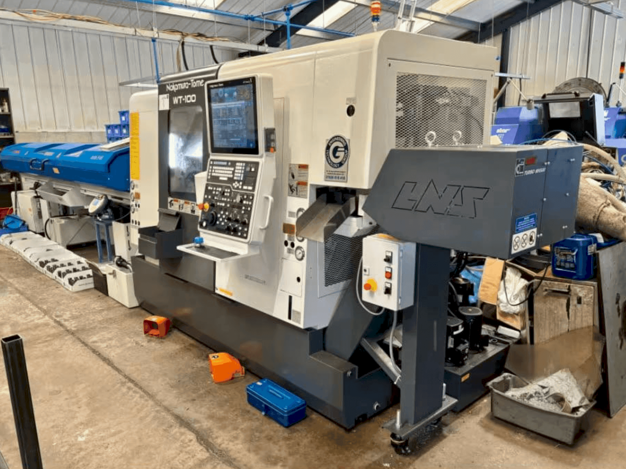 A NAKAMURA WT-100 gép elölnézete