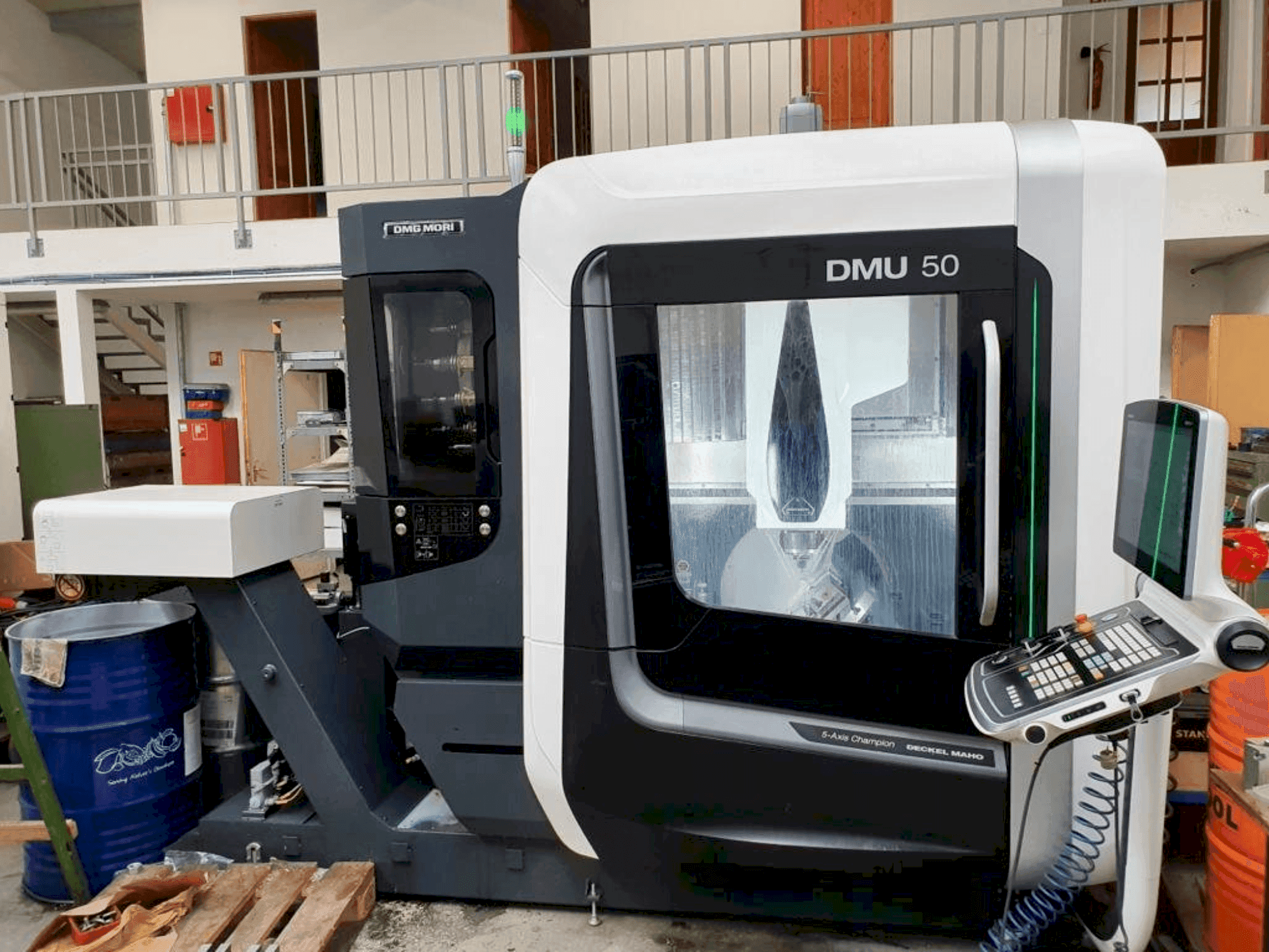 A DMG MORI DMU 50 gép elölnézete