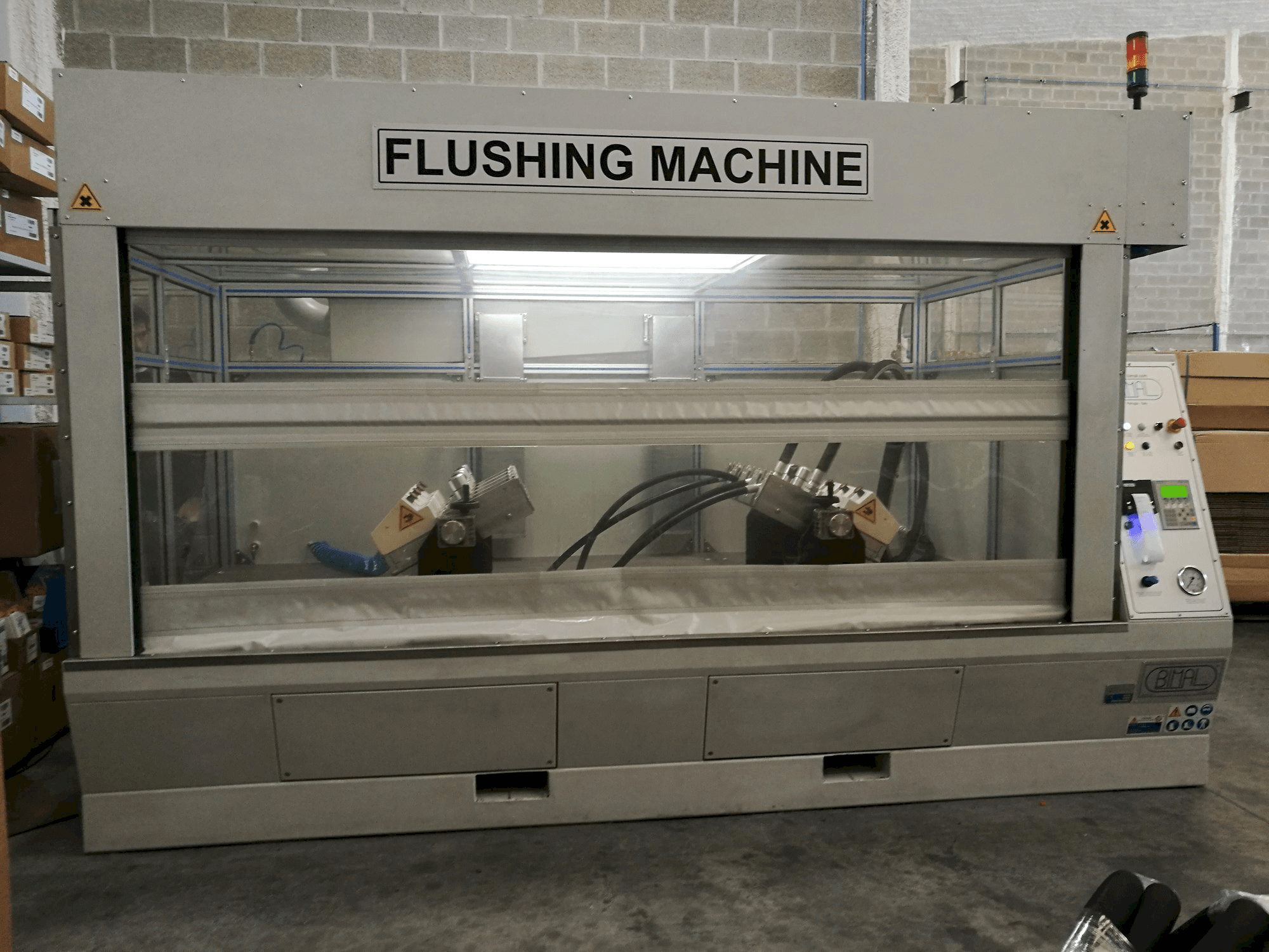 A BIMAL Flush 4 gép elölnézete