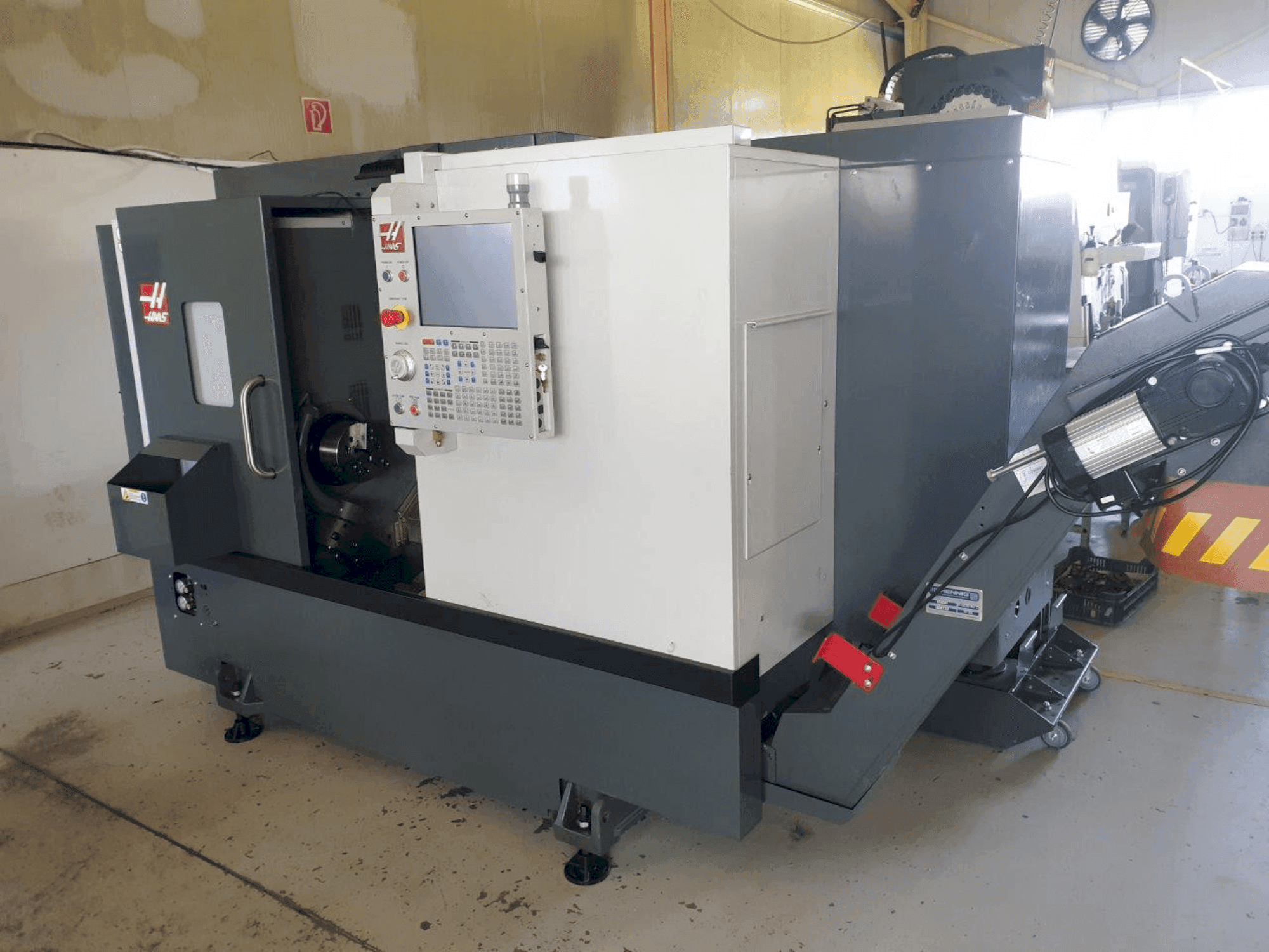 A HAAS ST-20 gép elölnézete