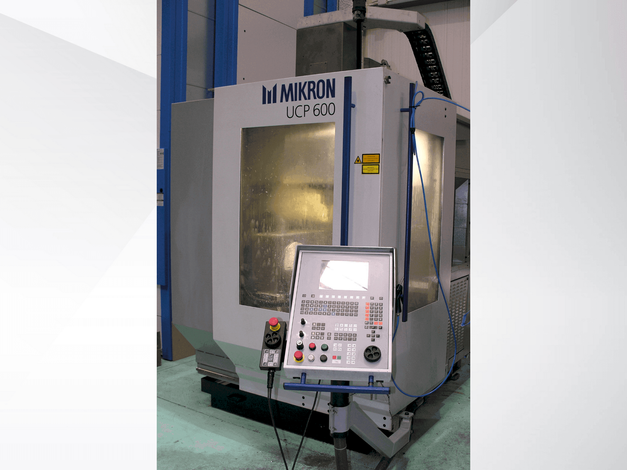 A MIKRON UCP 600 gép elölnézete