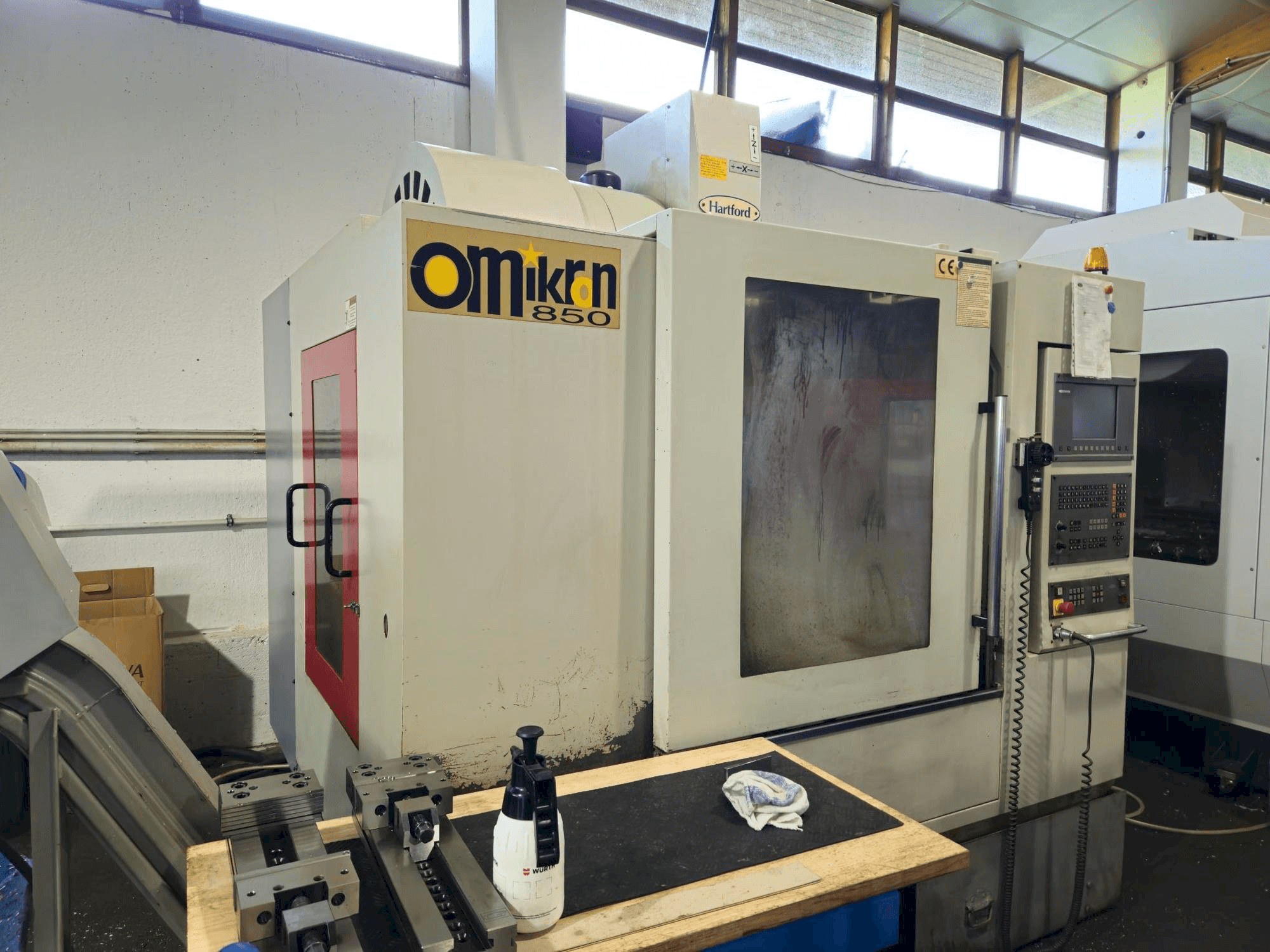 A Hartford VMC 850AP gép elölnézete