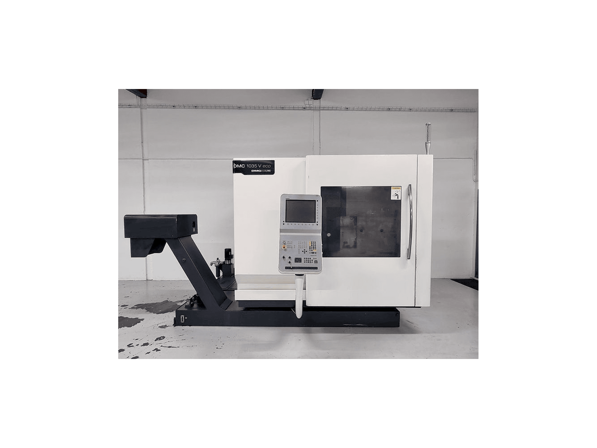 A DMG MORI DMC 1035 V eco gép elölnézete