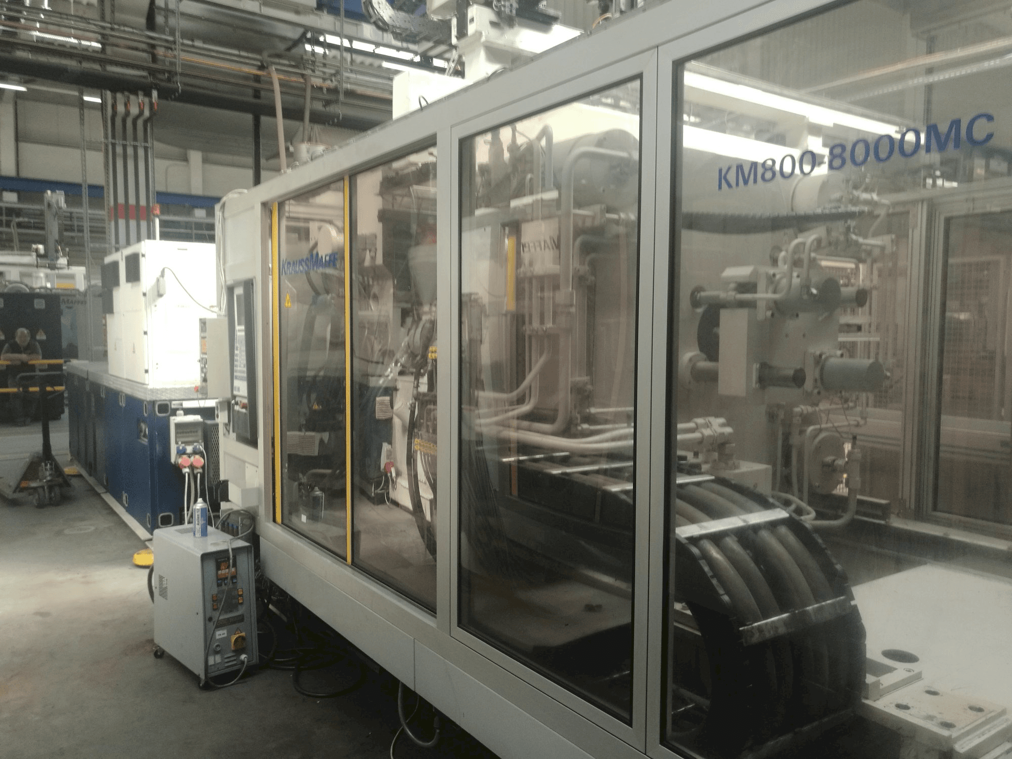 A Krauss Maffei 800-8000 MC gép elölnézete