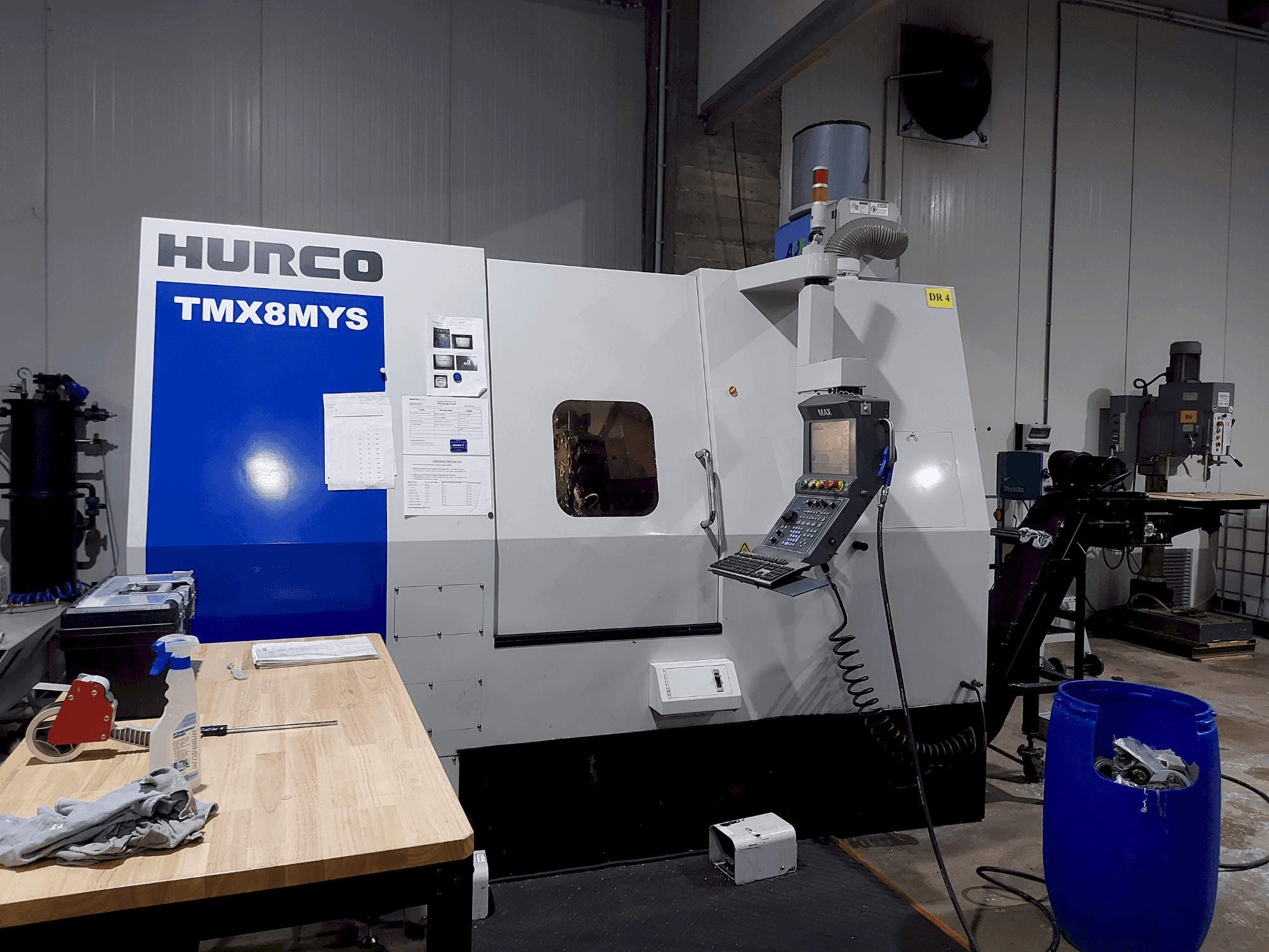 A Hurco TMX 8MYS gép elölnézete