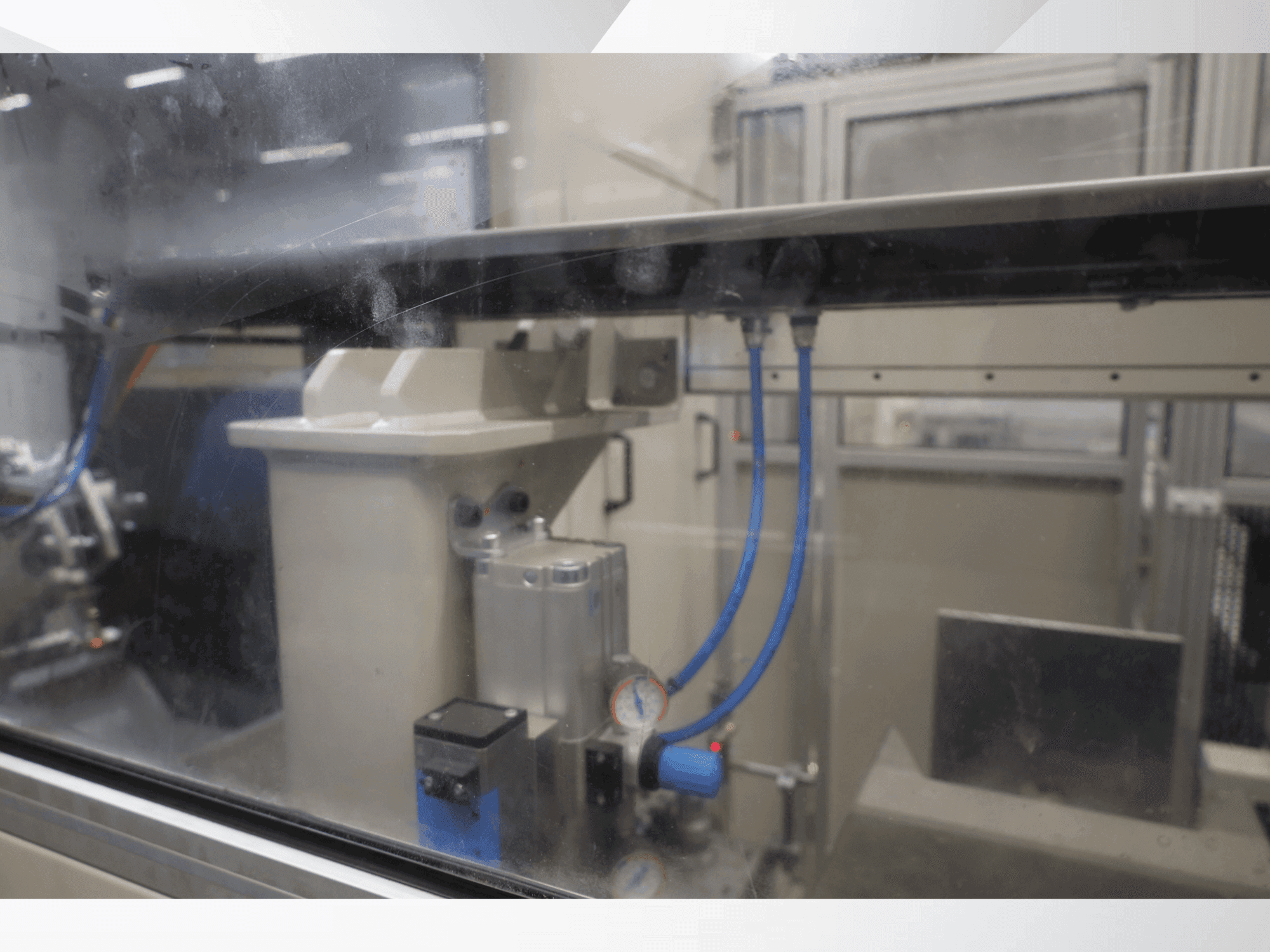 A PROFILATOR DV370-HL-05 gép elölnézete