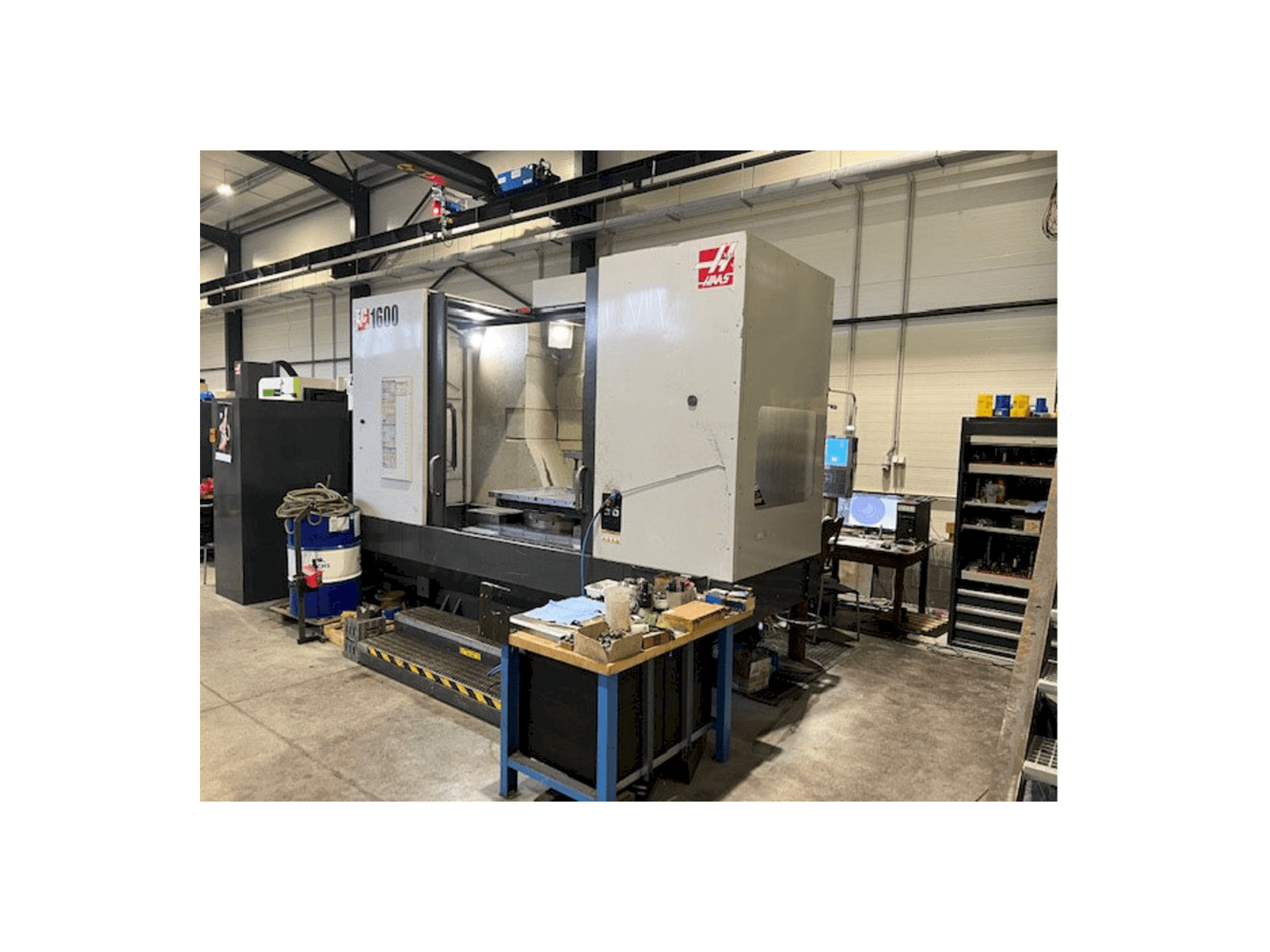 A HAAS EC-1600 gép elölnézete